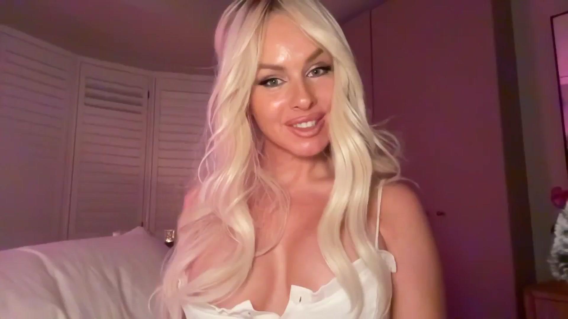 Gallery image thumbnail from GoddessHardy's myfreecams stream on, 04/19/2025, 24:47 image 15 of 20