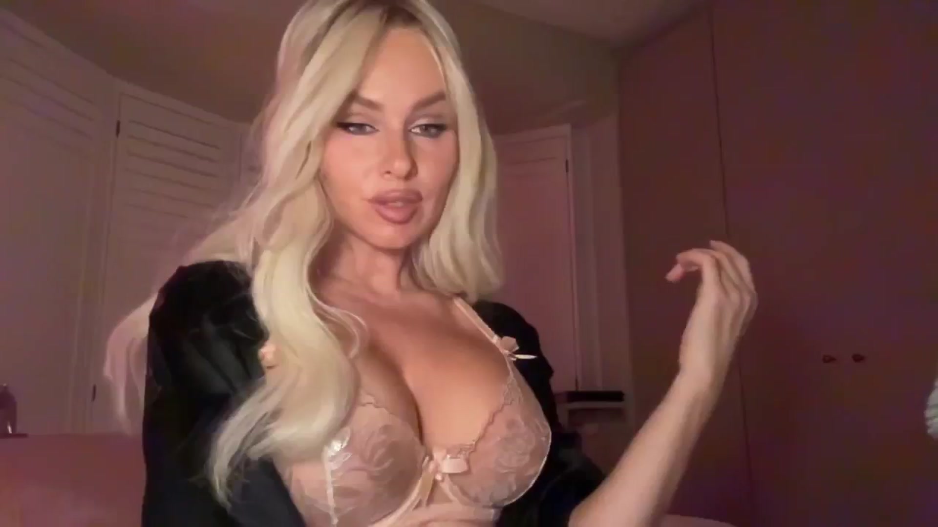 Gallery image thumbnail from GoddessHardy's myfreecams stream on, 04/27/2025, 22:47 image 14 of 20