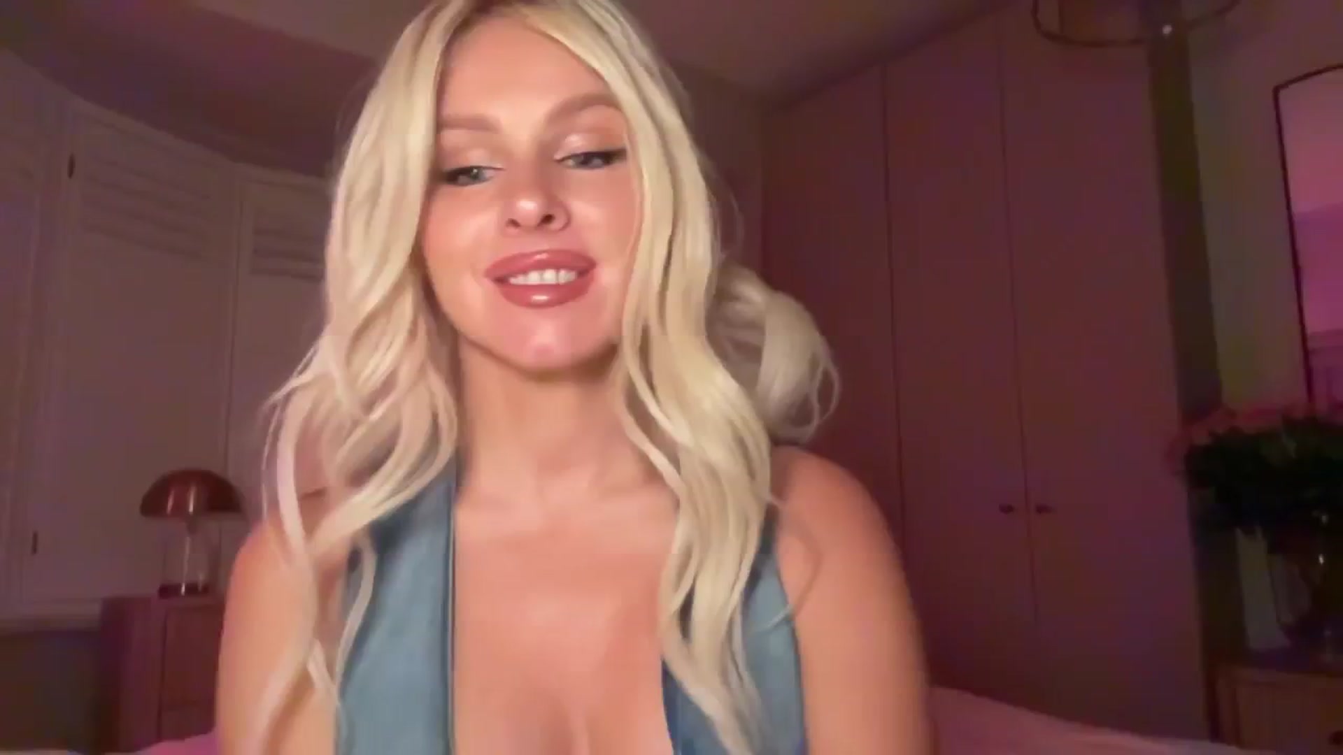 Gallery image thumbnail from GoddessHardy's myfreecams stream on, 05/06/2025, 21:48 image 15 of 20