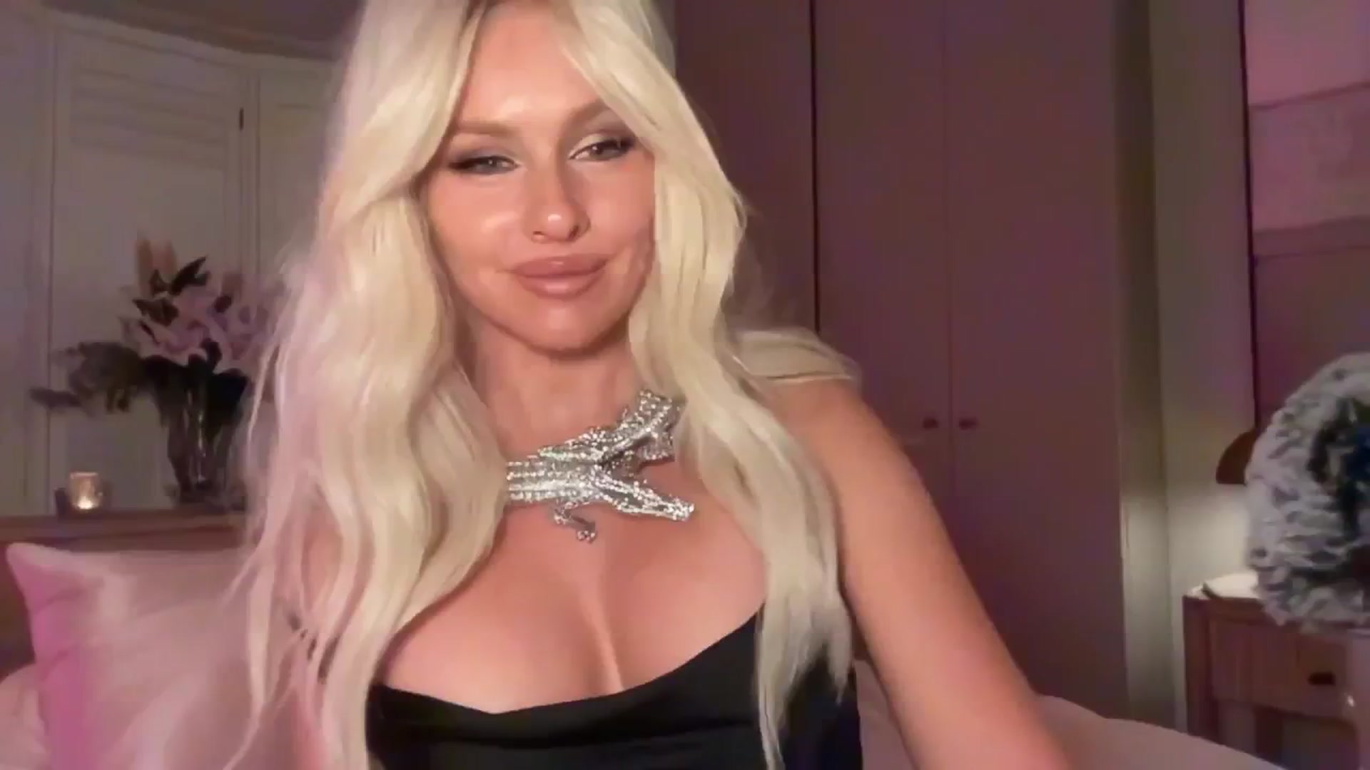 Gallery image thumbnail from GoddessHardy's myfreecams stream on, 06/27/2025, 12:10 image 1 of 20