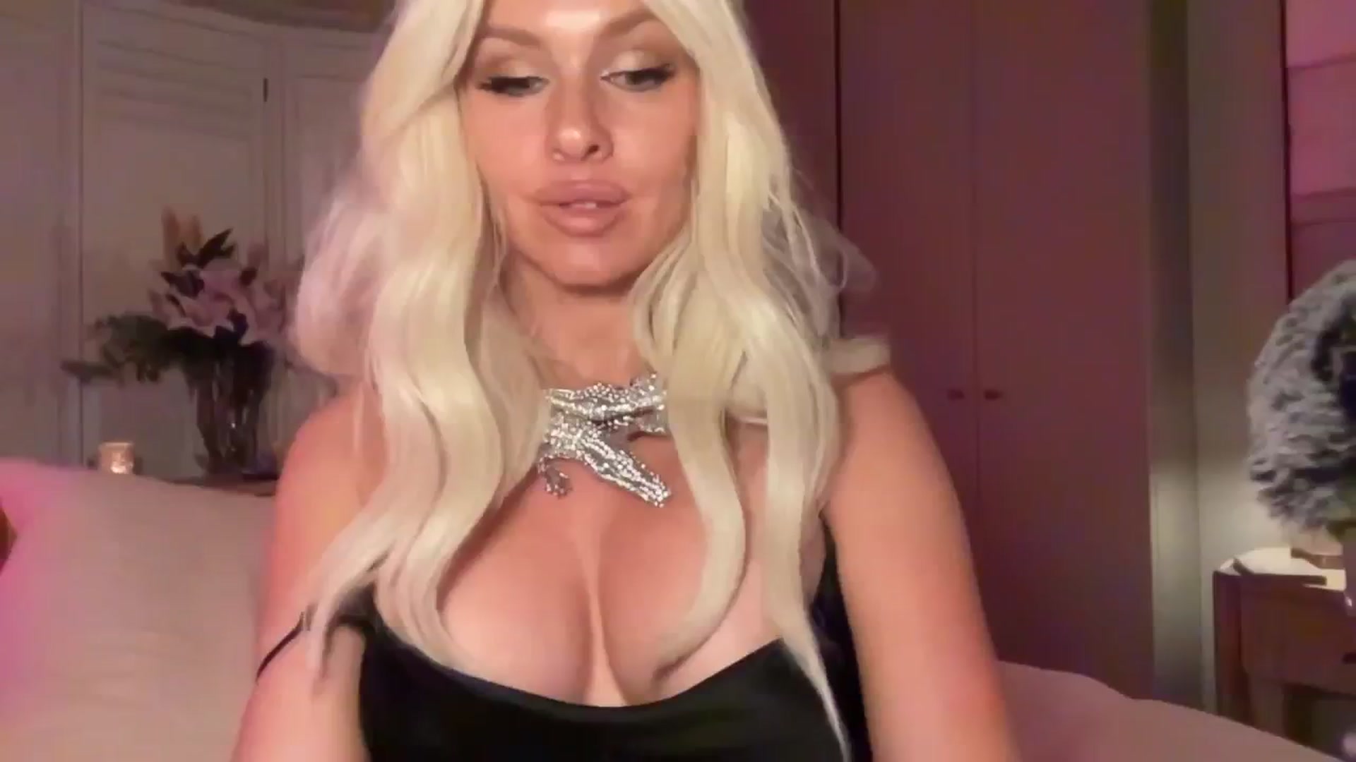 Gallery image thumbnail from GoddessHardy's myfreecams stream on, 06/27/2025, 12:10 image 18 of 20
