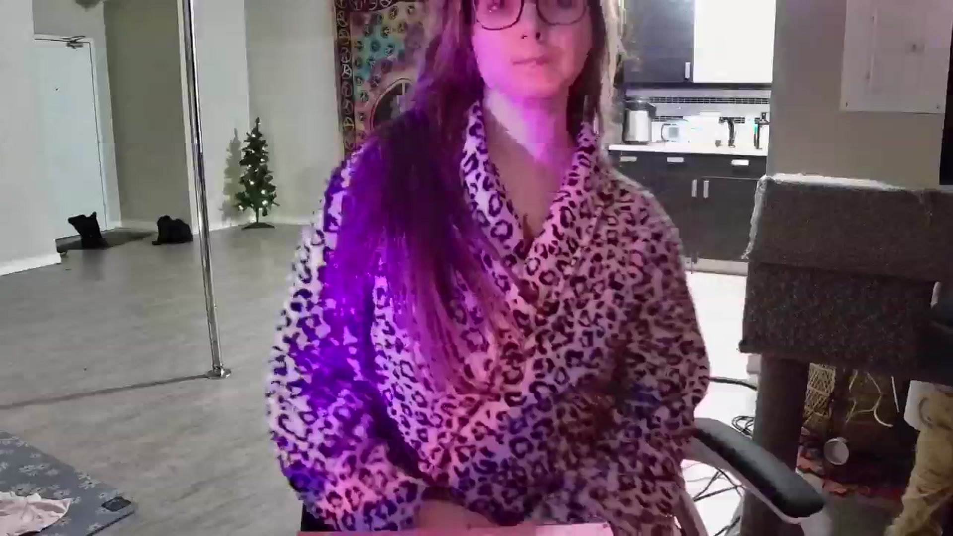 Gallery image thumbnail from GoddessJadee's myfreecams stream on, 12/25/2024, 23:07 image 13 of 20