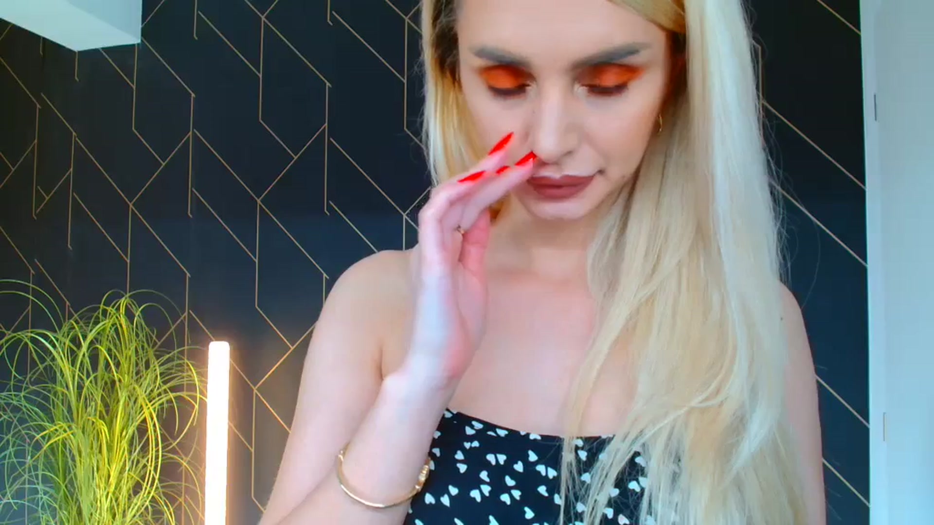 Gallery image thumbnail from GoddessKiarra's myfreecams stream on, 04/05/2024, 17:55 image 9 of 20
