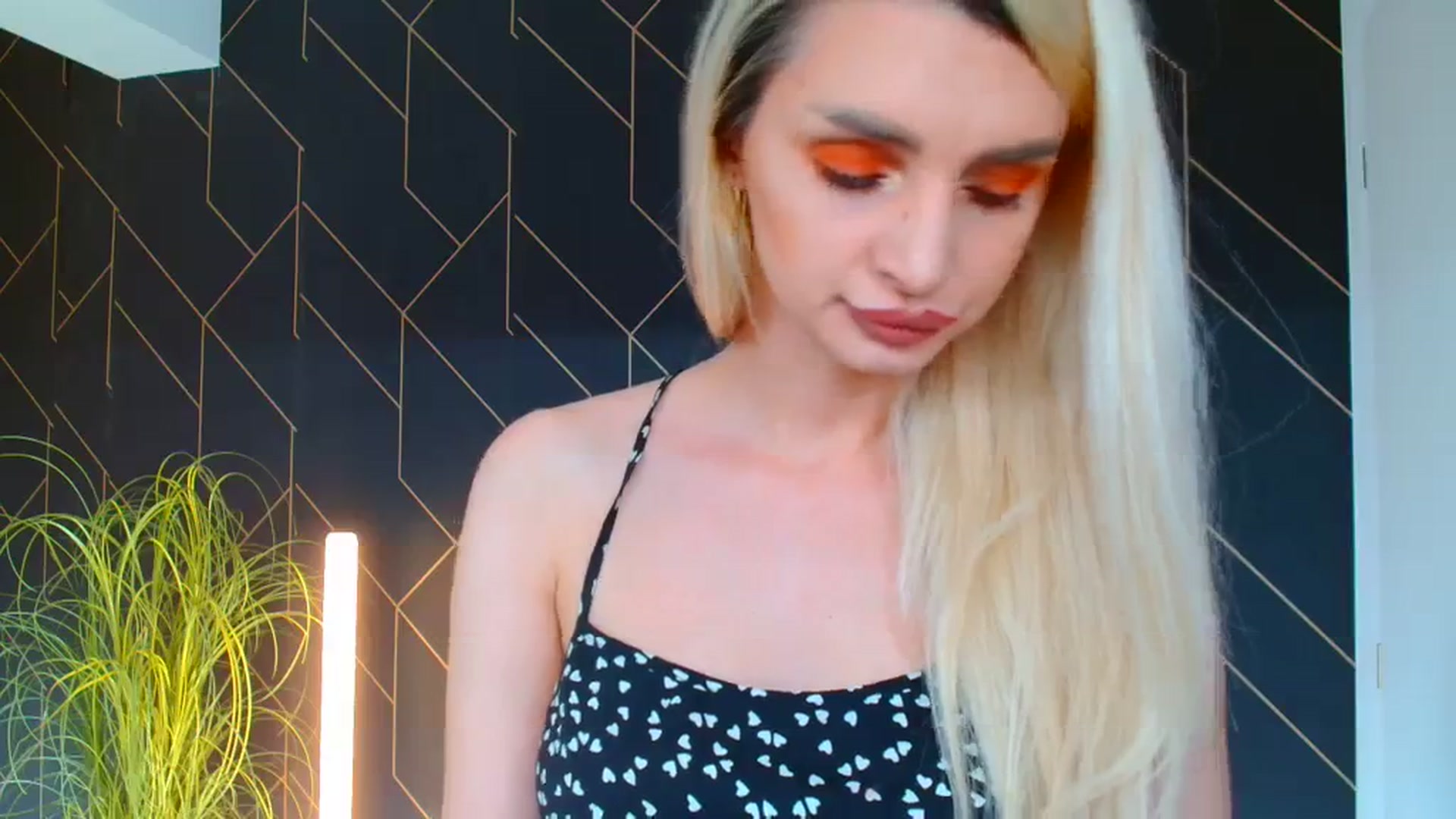 Gallery image thumbnail from GoddessKiarra's myfreecams stream on, 04/05/2024, 17:55 image 10 of 20
