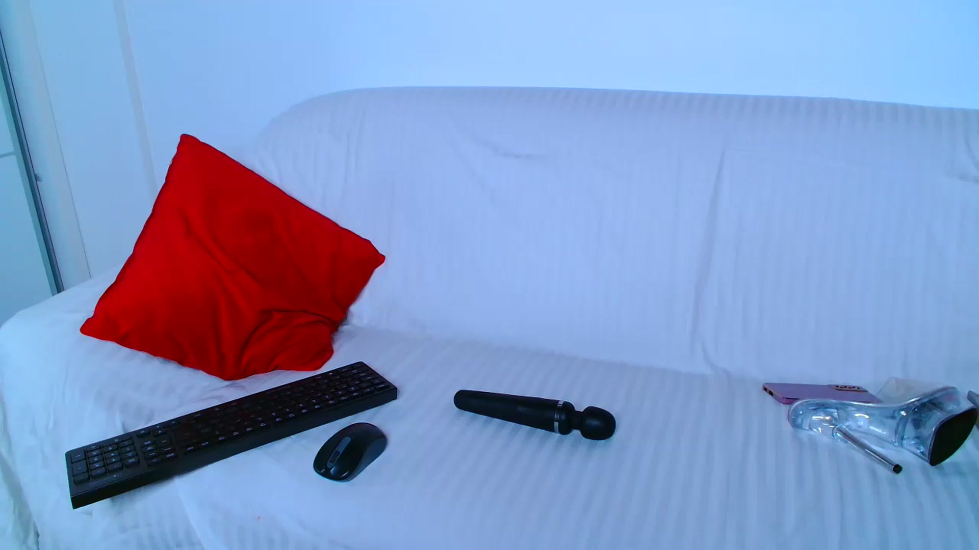 Gallery image thumbnail from GoddessKiarra's myfreecams stream on, 09/14/2024, 22:28 image 19 of 20
