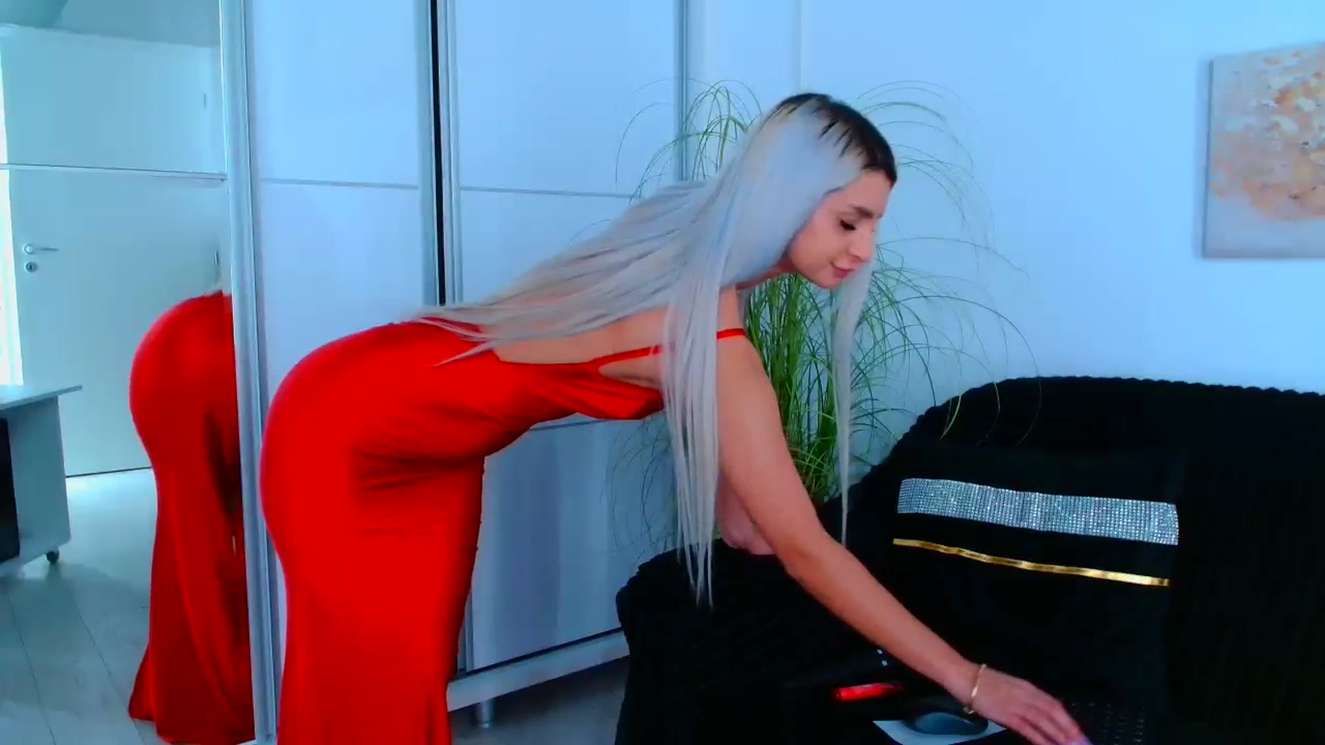 Gallery image thumbnail from GoddessKiarra's myfreecams stream on, 10/15/2024, 19:43 image 14 of 20