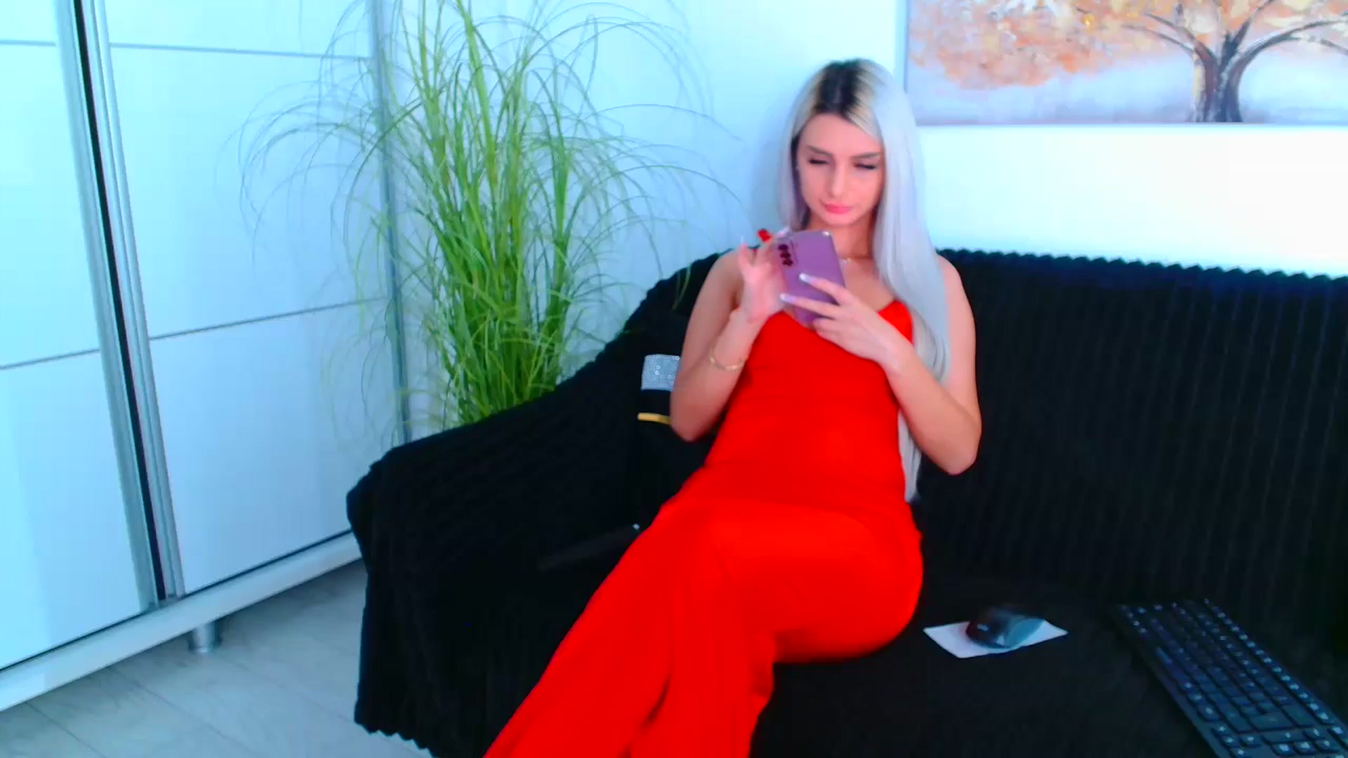 Gallery image thumbnail from GoddessKiarra's myfreecams stream on, 10/15/2024, 19:43 image 7 of 20