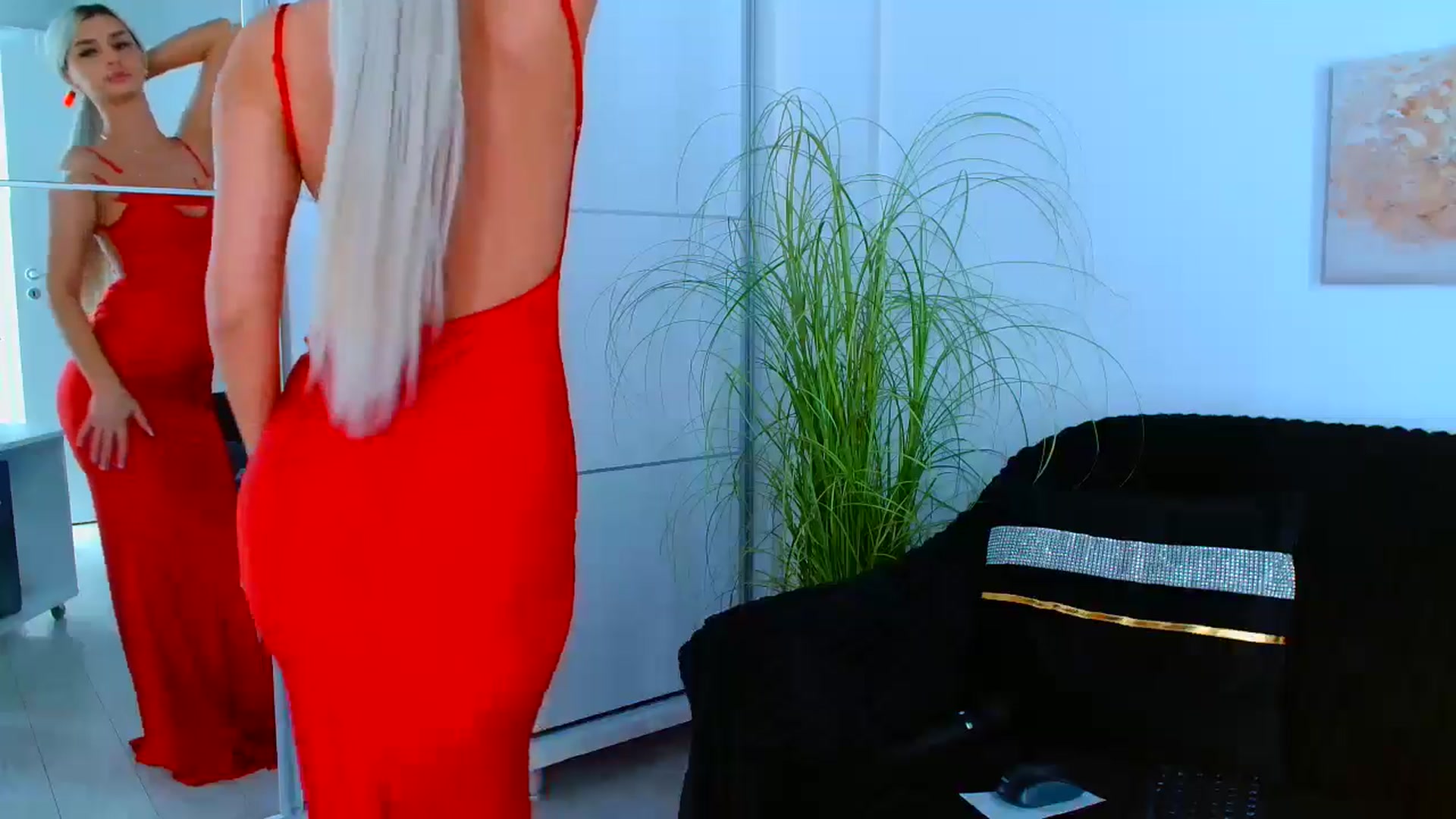 Gallery image thumbnail from GoddessKiarra's myfreecams stream on, 10/15/2024, 19:43 image 16 of 20
