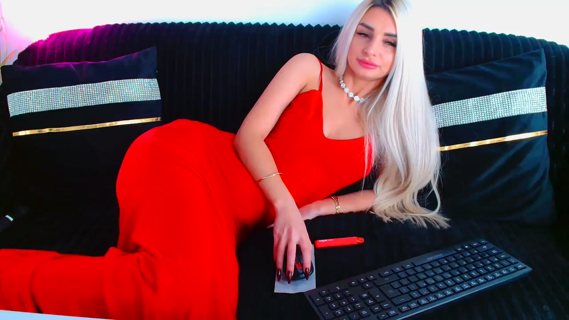 Gallery image thumbnail from GoddessKiarra's myfreecams stream on, 10/19/2024, 19:45 image 10 of 20