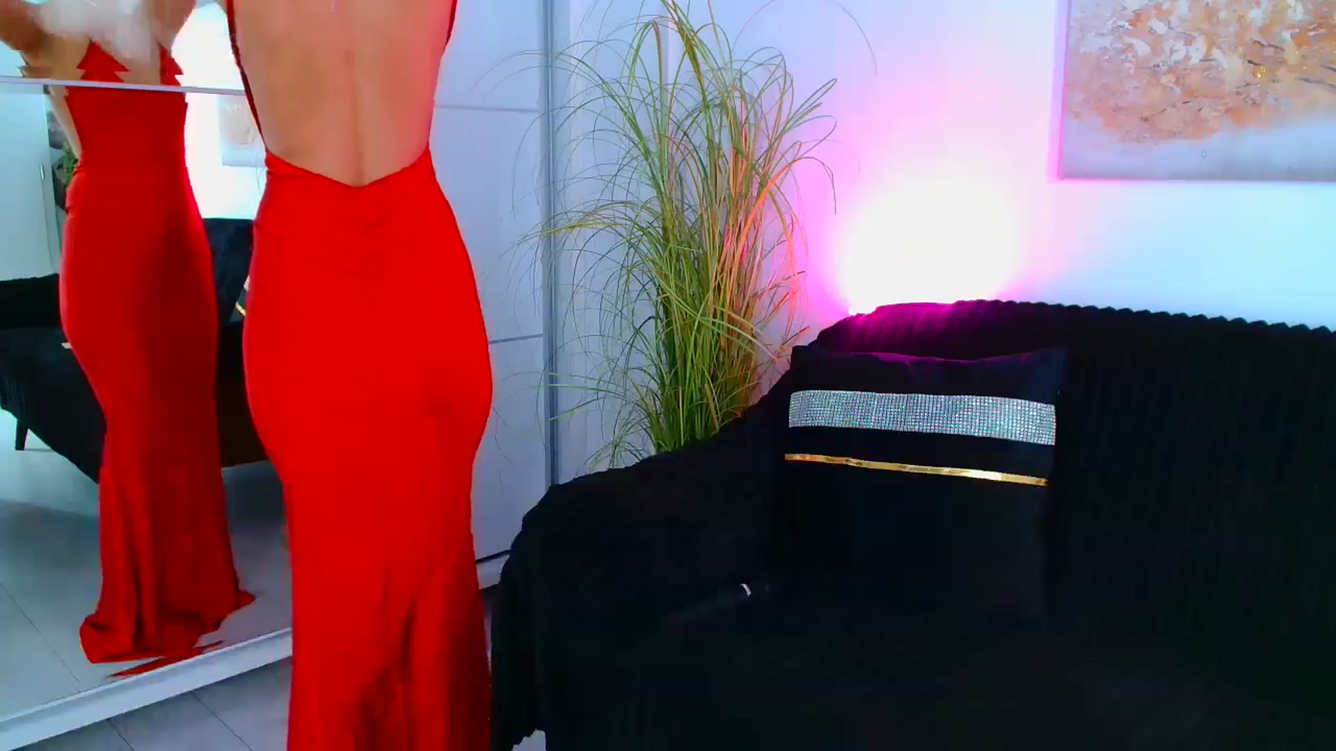 Gallery image thumbnail from GoddessKiarra's myfreecams stream on, 10/19/2024, 19:45 image 14 of 20