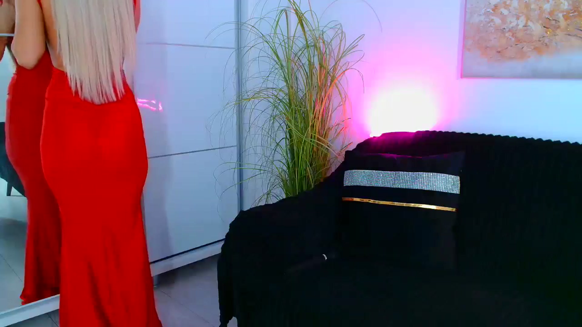 Gallery image thumbnail from GoddessKiarra's myfreecams stream on, 10/19/2024, 19:45 image 16 of 20