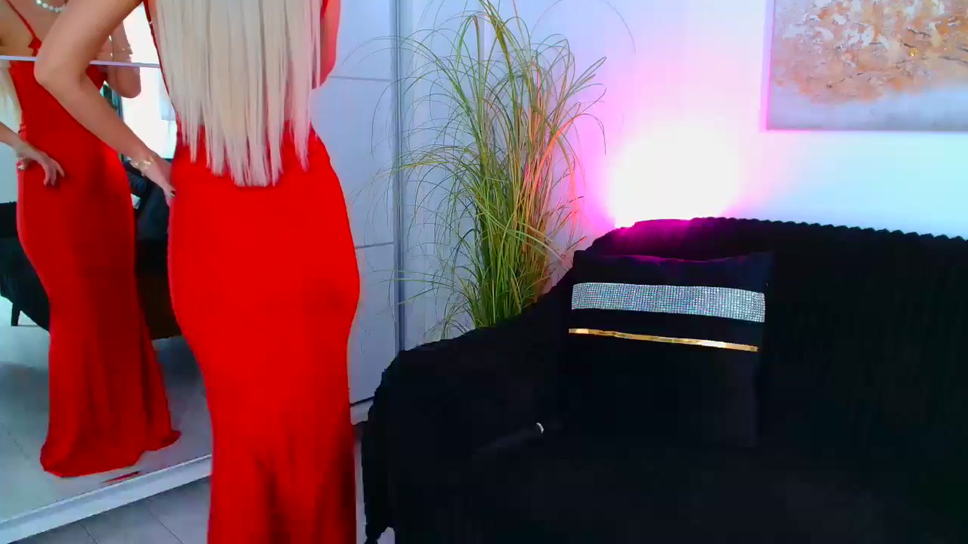 Gallery image thumbnail from GoddessKiarra's myfreecams stream on, 10/19/2024, 19:45 image 17 of 20