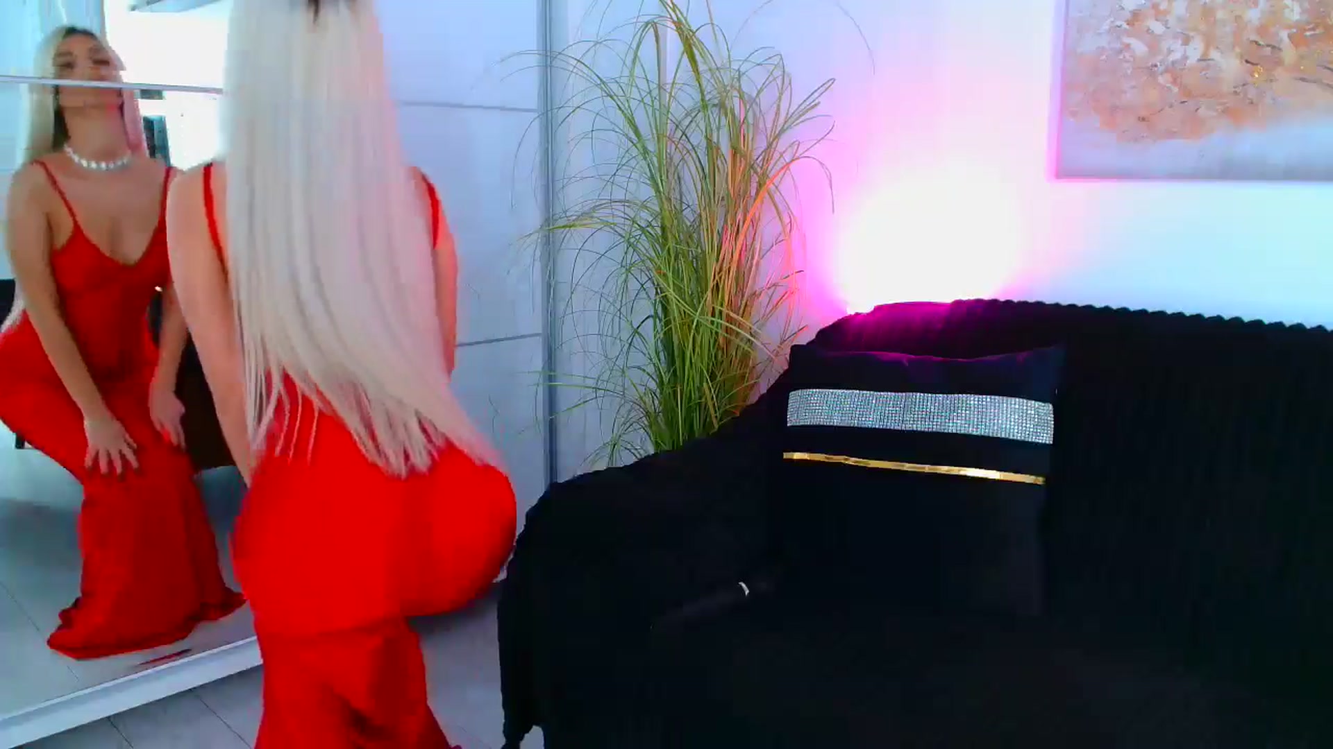 Gallery image thumbnail from GoddessKiarra's myfreecams stream on, 10/19/2024, 19:45 image 18 of 20