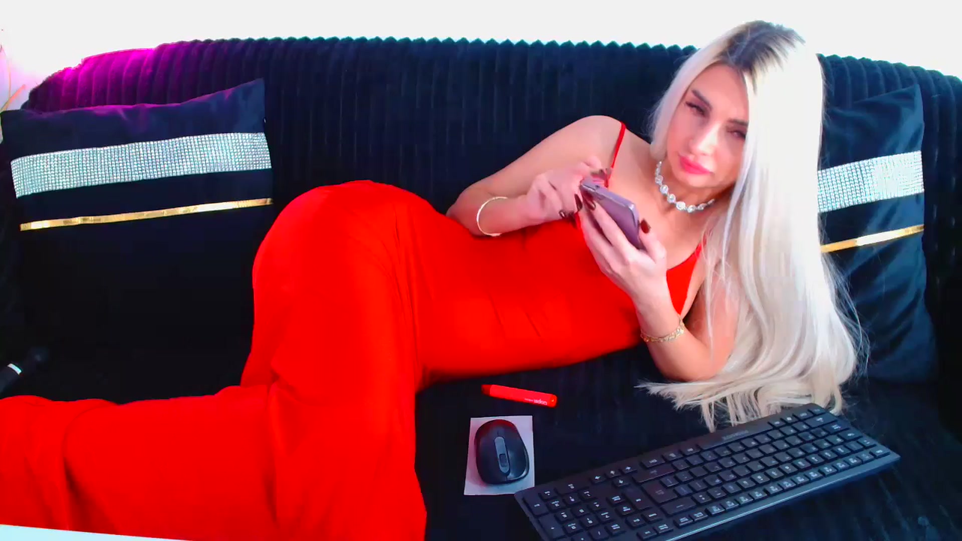 Gallery image thumbnail from GoddessKiarra's myfreecams stream on, 10/19/2024, 19:45 image 7 of 20
