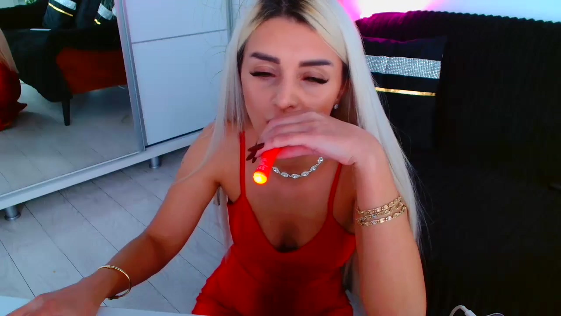 Gallery image thumbnail from GoddessKiarra's myfreecams stream on, 10/19/2024, 21:36 image 5 of 20