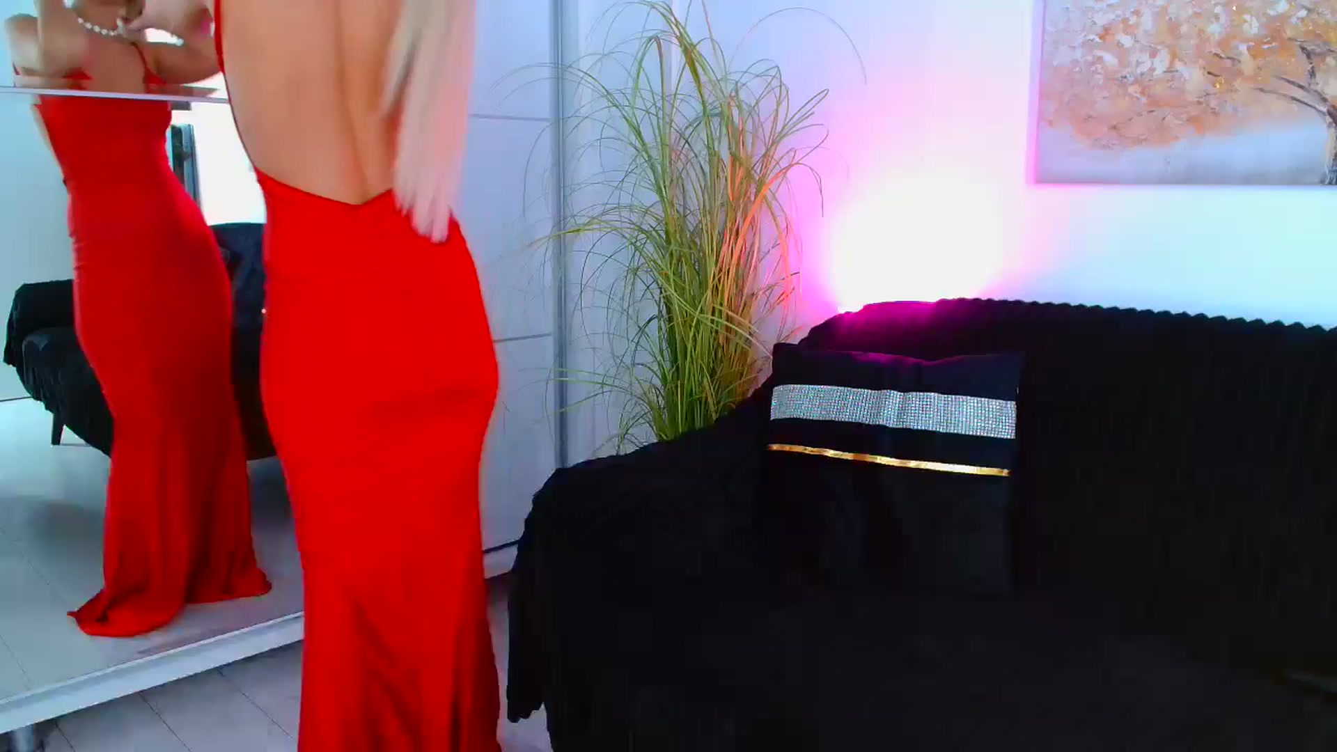 Gallery image thumbnail from GoddessKiarra's myfreecams stream on, 10/19/2024, 21:36 image 11 of 20