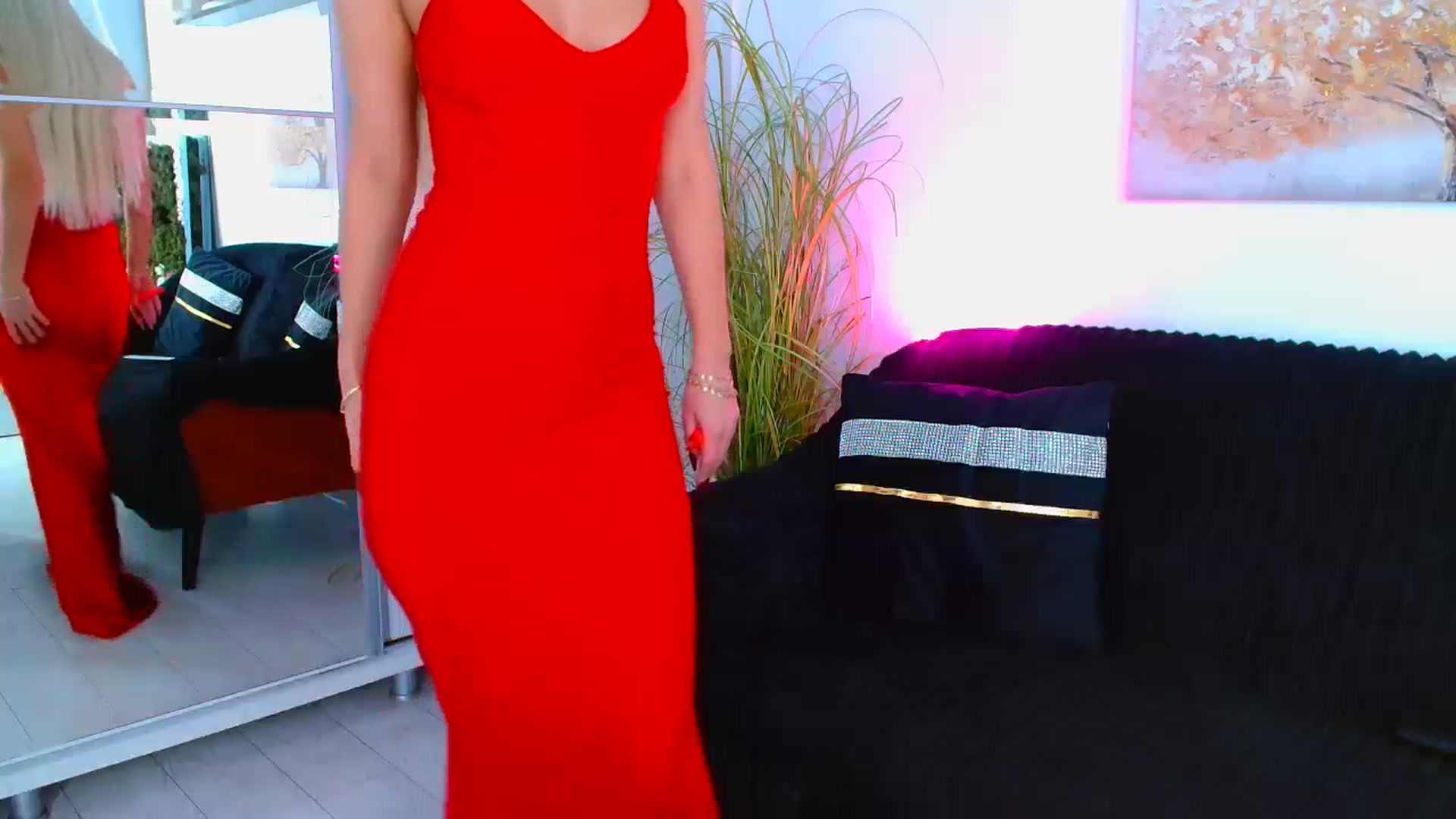 Gallery image thumbnail from GoddessKiarra's myfreecams stream on, 10/19/2024, 21:36 image 10 of 20