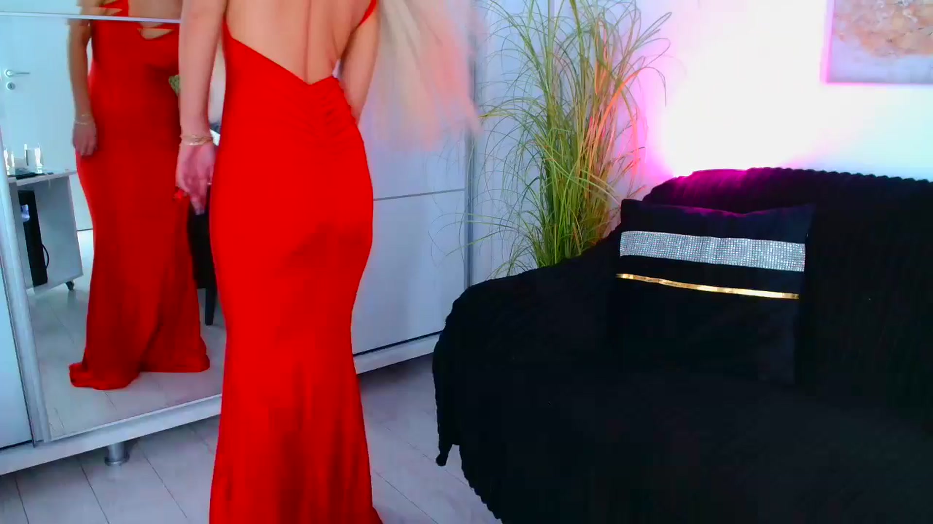 Gallery image thumbnail from GoddessKiarra's myfreecams stream on, 10/19/2024, 22:44 image 4 of 20