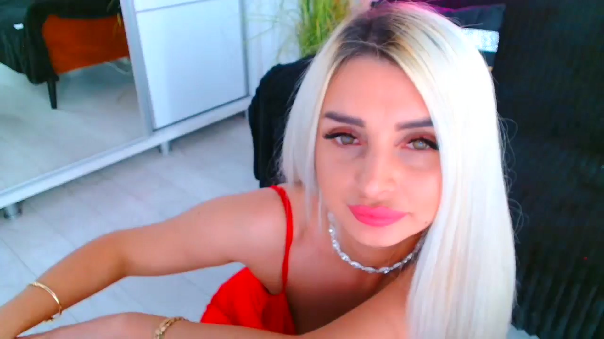 Gallery image thumbnail from GoddessKiarra's myfreecams stream on, 10/20/2024, 24:01 image 7 of 20