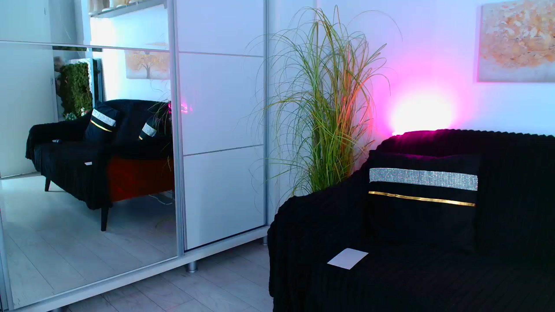 Gallery image thumbnail from GoddessKiarra's myfreecams stream on, 10/20/2024, 24:01 image 13 of 20