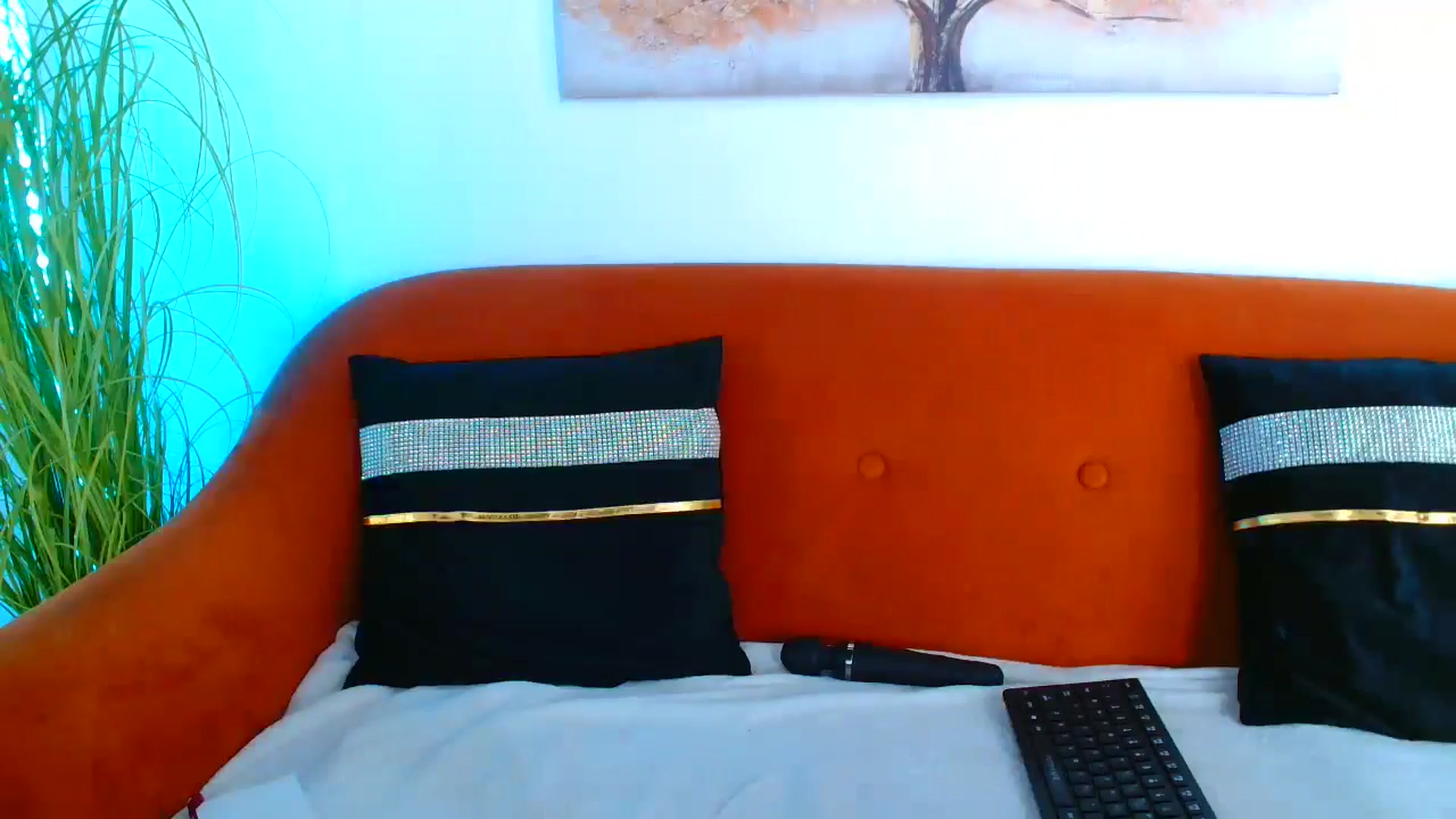 Gallery image thumbnail from GoddessKiarra's myfreecams stream on, 10/29/2024, 22:23 image 4 of 20