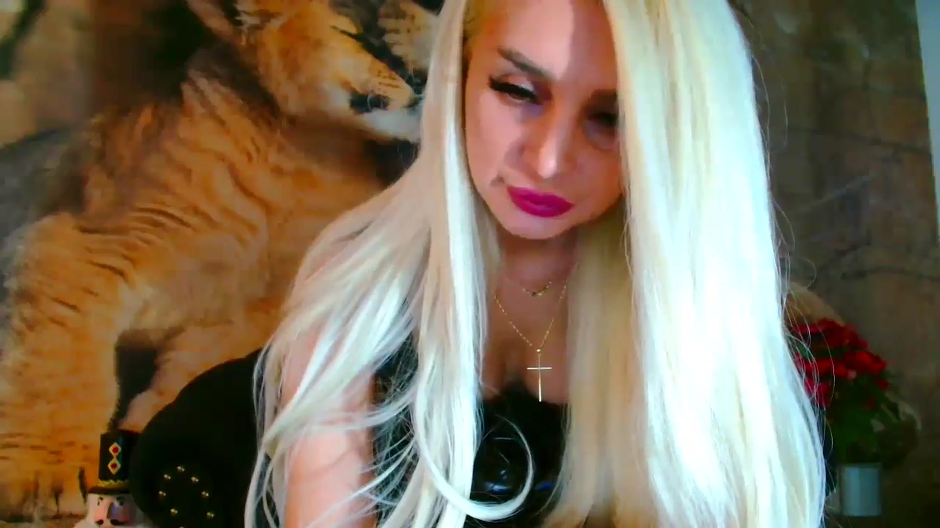 Gallery image thumbnail from GoddessKiarra's myfreecams stream on, 12/18/2024, 15:21 image 12 of 20