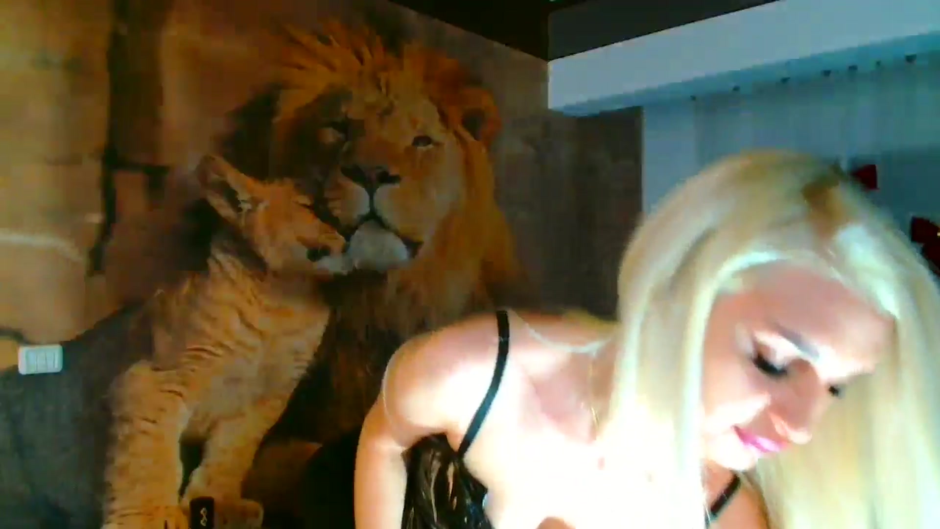 Gallery image thumbnail from GoddessKiarra's myfreecams stream on, 12/18/2024, 15:21 image 16 of 20