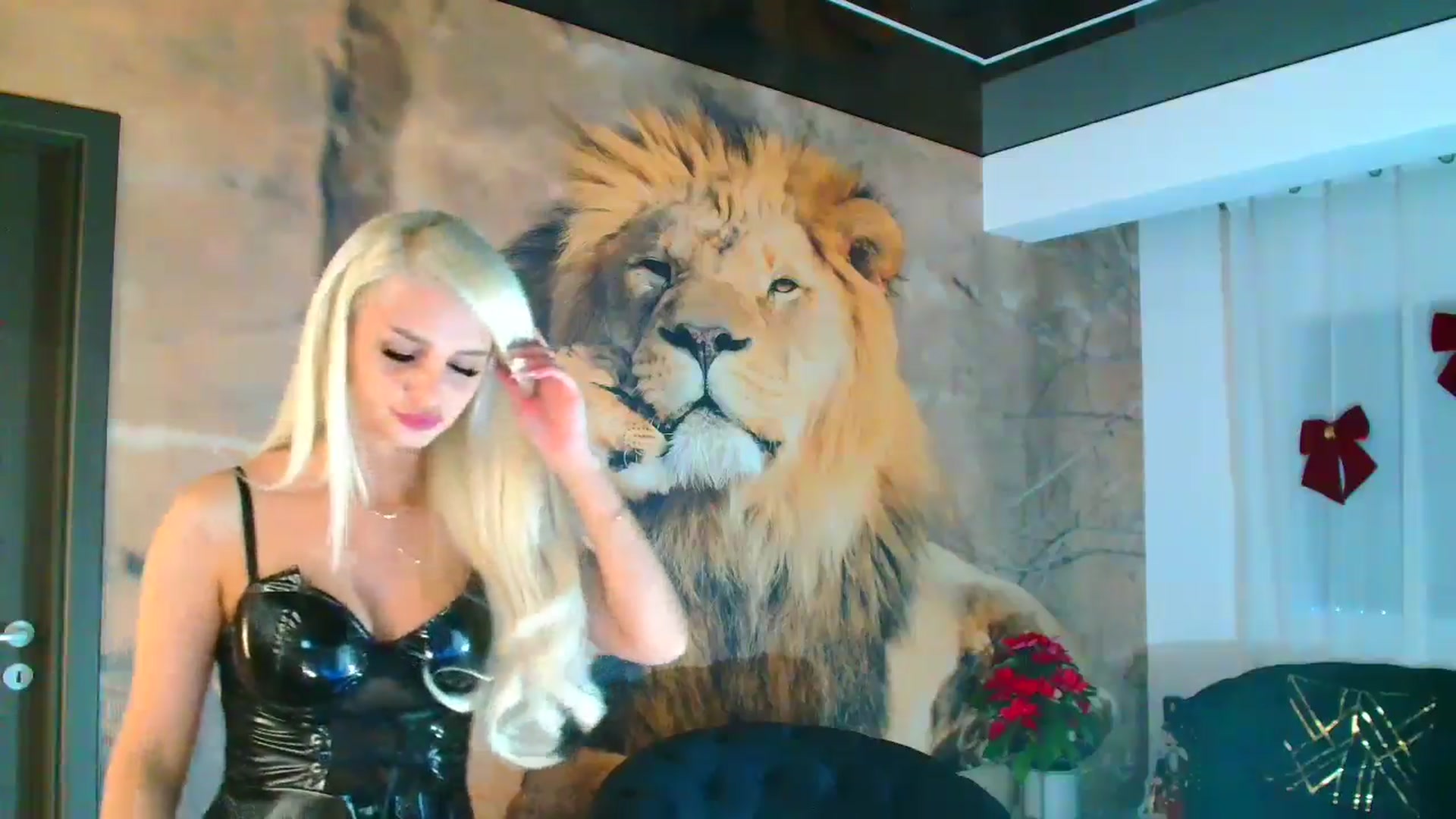 Gallery image thumbnail from GoddessKiarra's myfreecams stream on, 12/18/2024, 15:21 image 14 of 20
