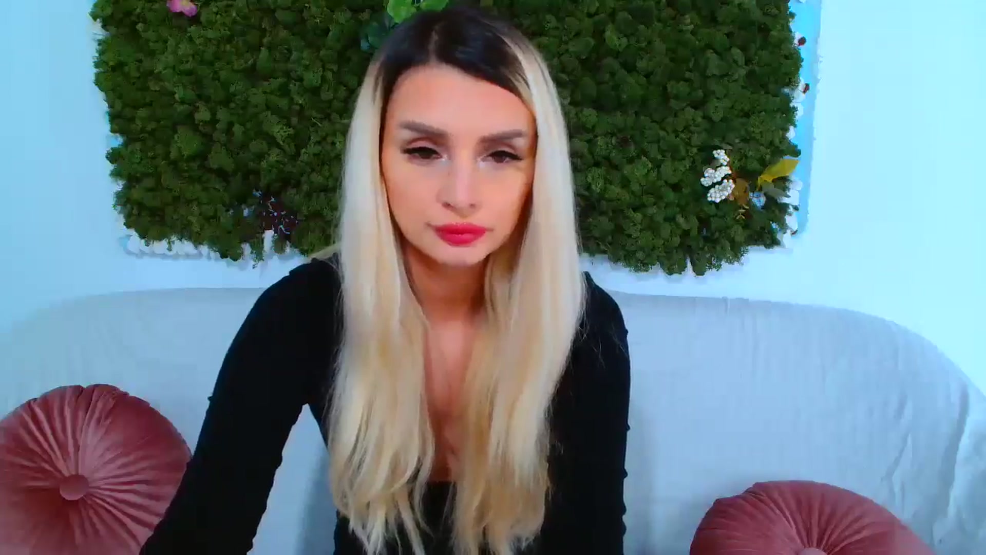 Gallery image thumbnail from GoddessKiarra's myfreecams stream on, 11/24/2025, 20:20 image 2 of 20