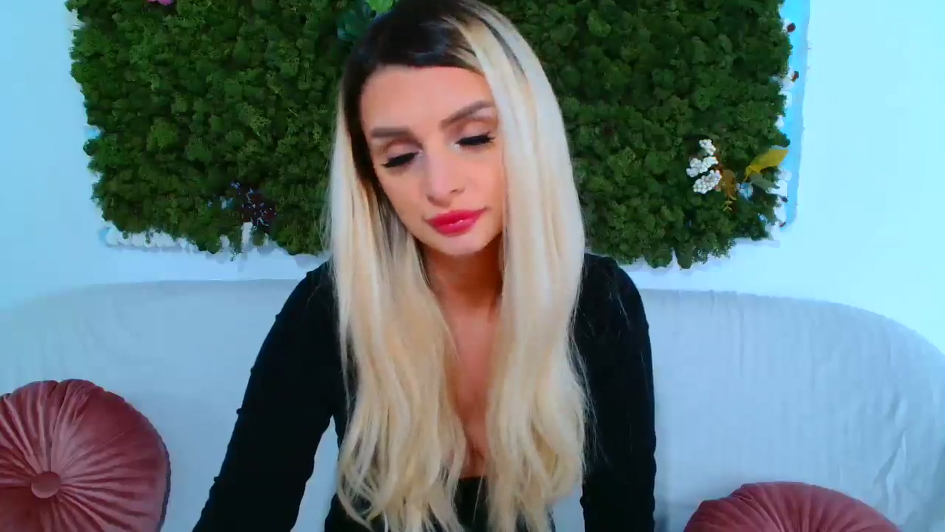 Gallery image thumbnail from GoddessKiarra's myfreecams stream on, 11/24/2025, 20:20 image 4 of 20