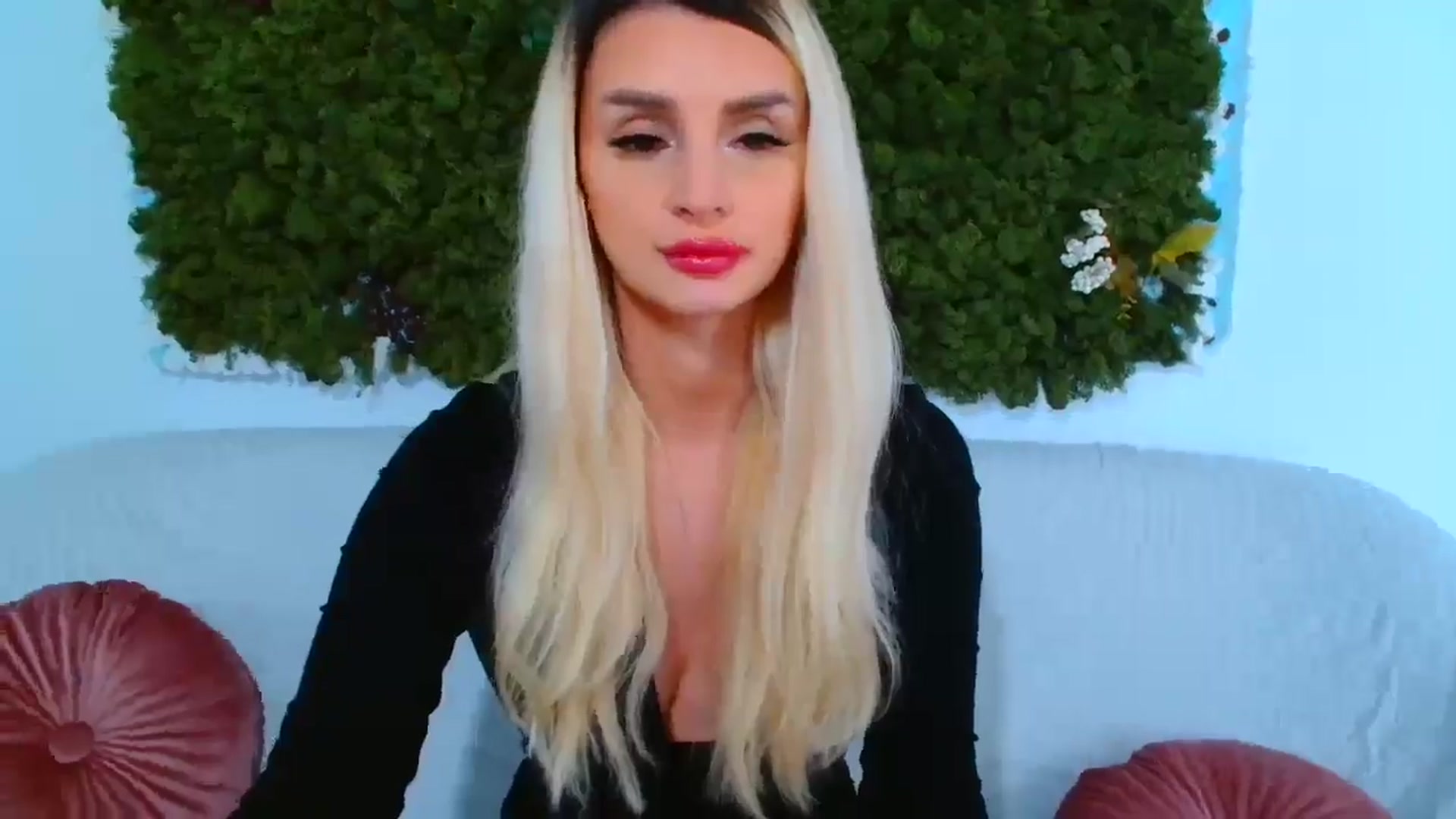 Gallery image thumbnail from GoddessKiarra's myfreecams stream on, 11/24/2025, 20:20 image 3 of 20