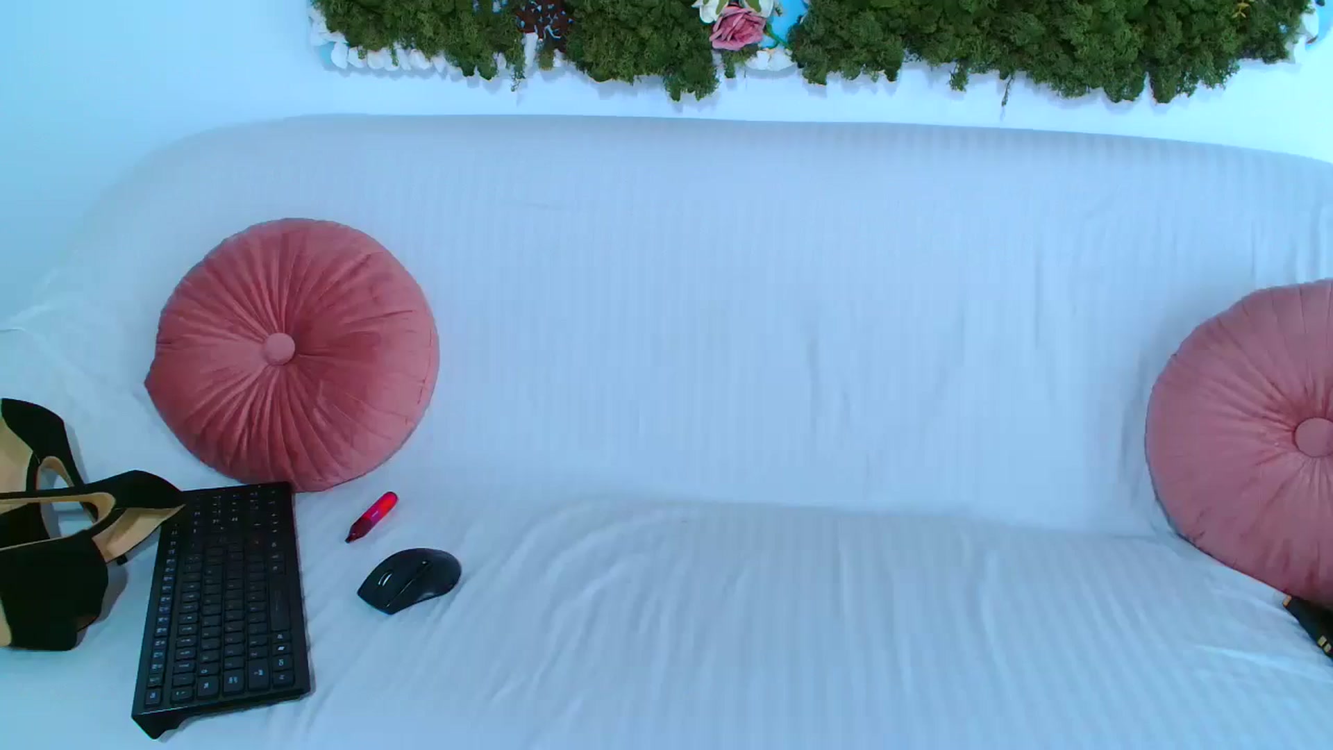Gallery image thumbnail from GoddessKiarra's myfreecams stream on, 12/08/2025, 23:58 image 13 of 20