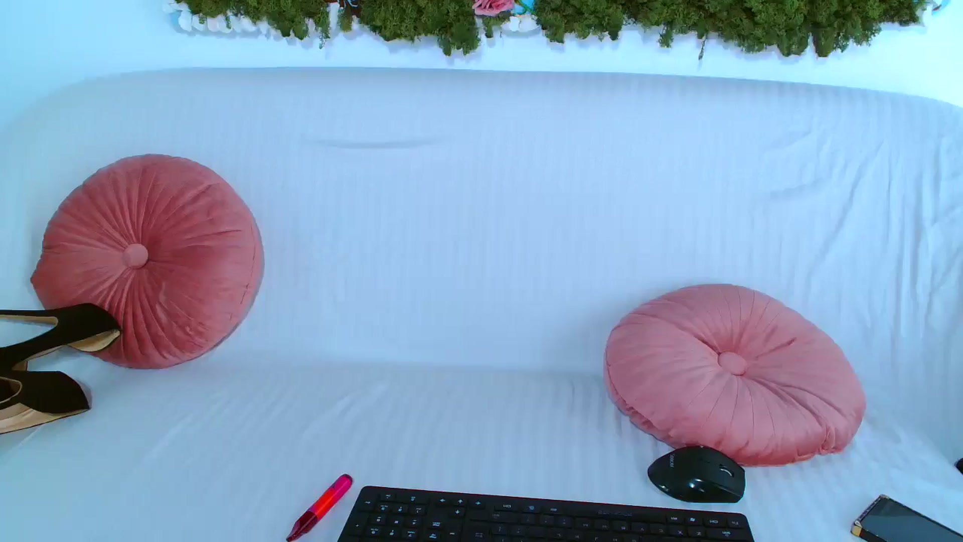 Gallery image thumbnail from GoddessKiarra's myfreecams stream on, 12/08/2025, 23:58 image 16 of 20
