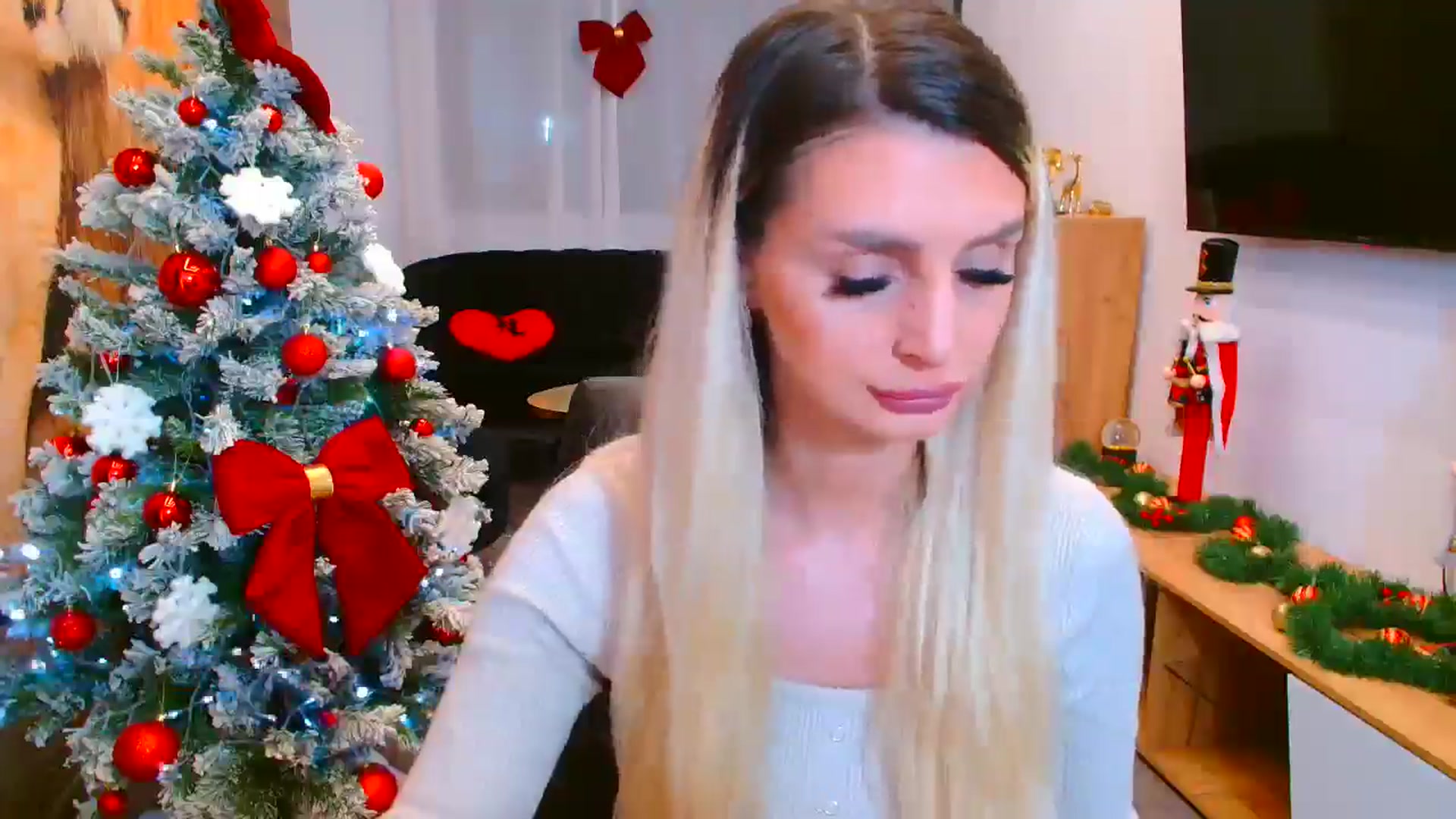 Gallery image thumbnail from GoddessKiarra's myfreecams stream on, 12/21/2025, 21:48 image 4 of 20