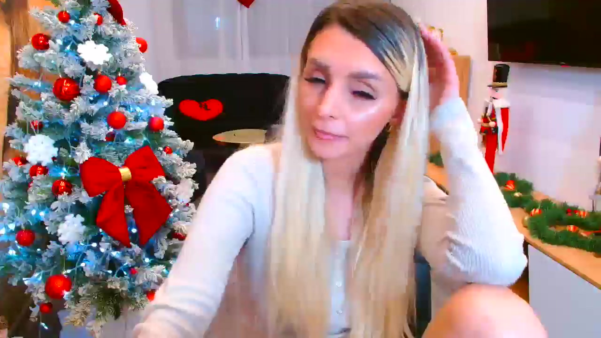 Gallery image thumbnail from GoddessKiarra's myfreecams stream on, 12/21/2025, 21:48 image 17 of 20