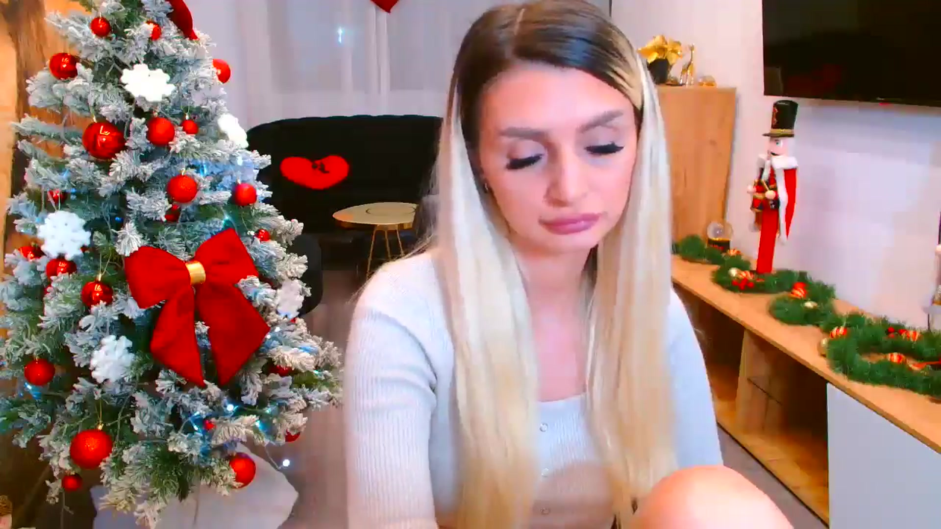 Gallery image thumbnail from GoddessKiarra's myfreecams stream on, 12/21/2025, 21:48 image 18 of 20