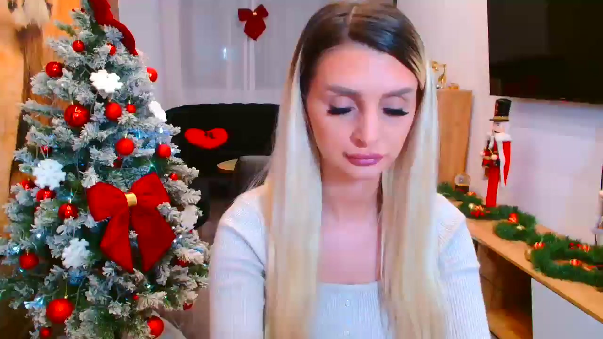 Gallery image thumbnail from GoddessKiarra's myfreecams stream on, 12/21/2025, 21:48 image 5 of 20