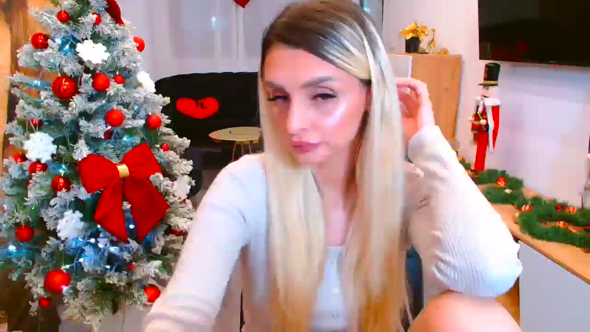 Gallery image thumbnail from GoddessKiarra's myfreecams stream on, 12/21/2025, 21:48 image 19 of 20