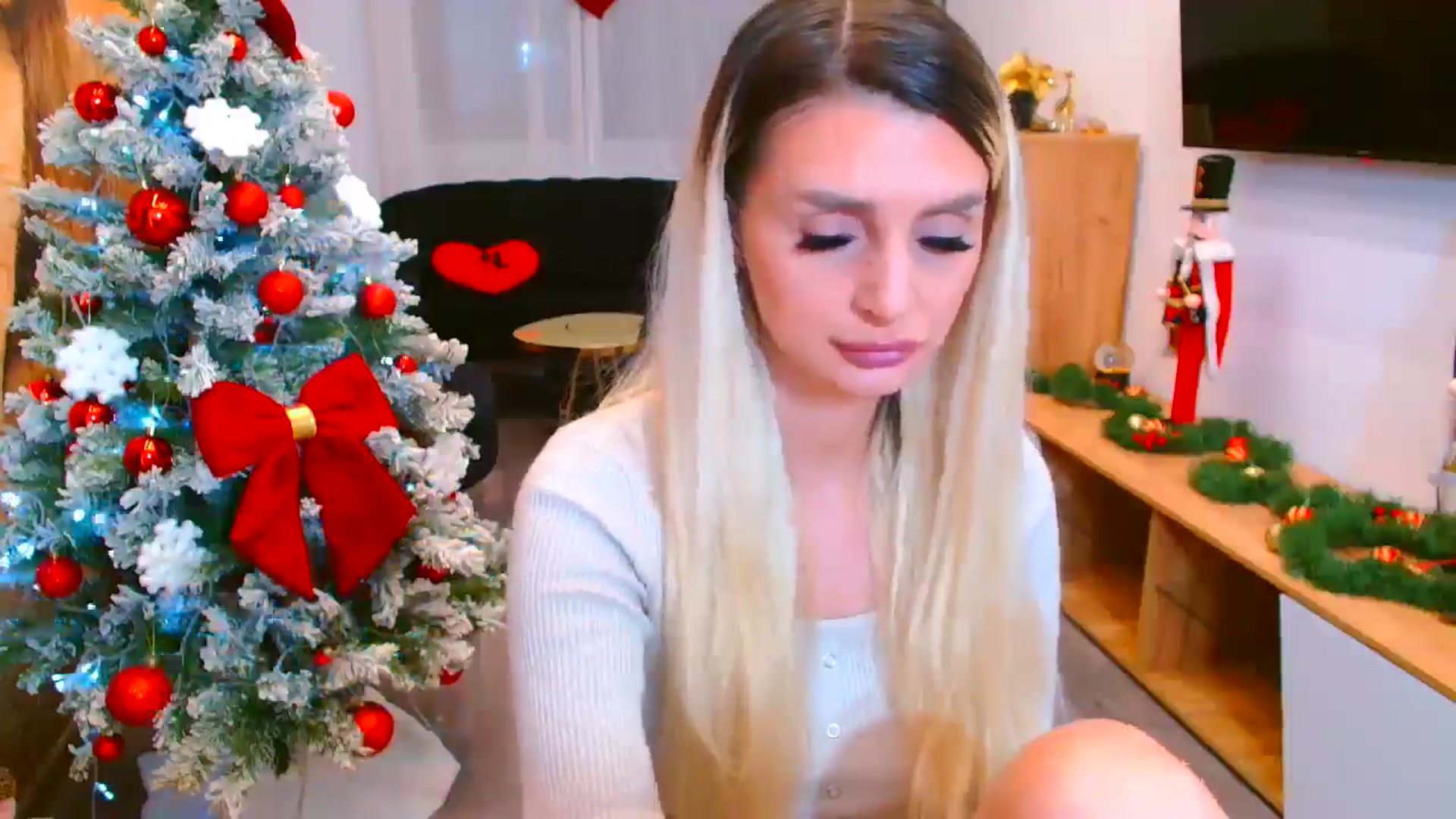Gallery image thumbnail from GoddessKiarra's myfreecams stream on, 12/21/2025, 21:48 image 15 of 20