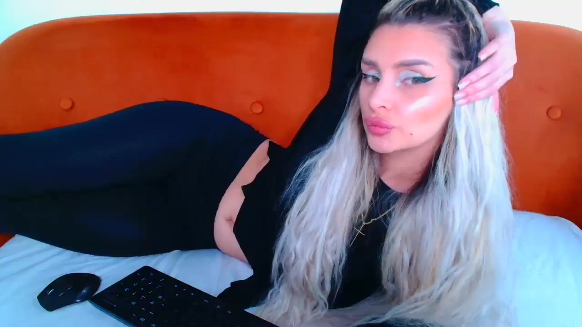 Gallery image thumbnail from GoddessKiarra's myfreecams stream on, 03/07/2026, 19:33 image 17 of 20