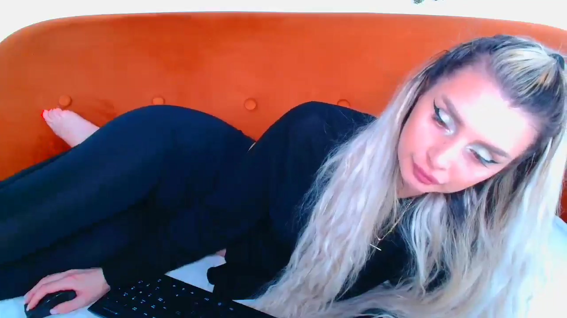 Gallery image thumbnail from GoddessKiarra's myfreecams stream on, 03/07/2026, 19:33 image 18 of 20