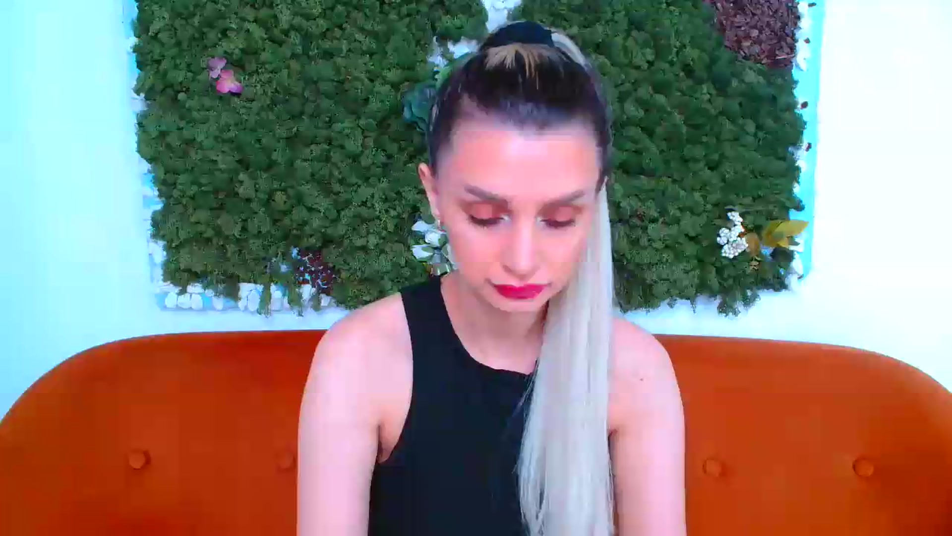Gallery image thumbnail from GoddessKiarra's myfreecams stream on, 05/26/2026, 20:11 image 1 of 20