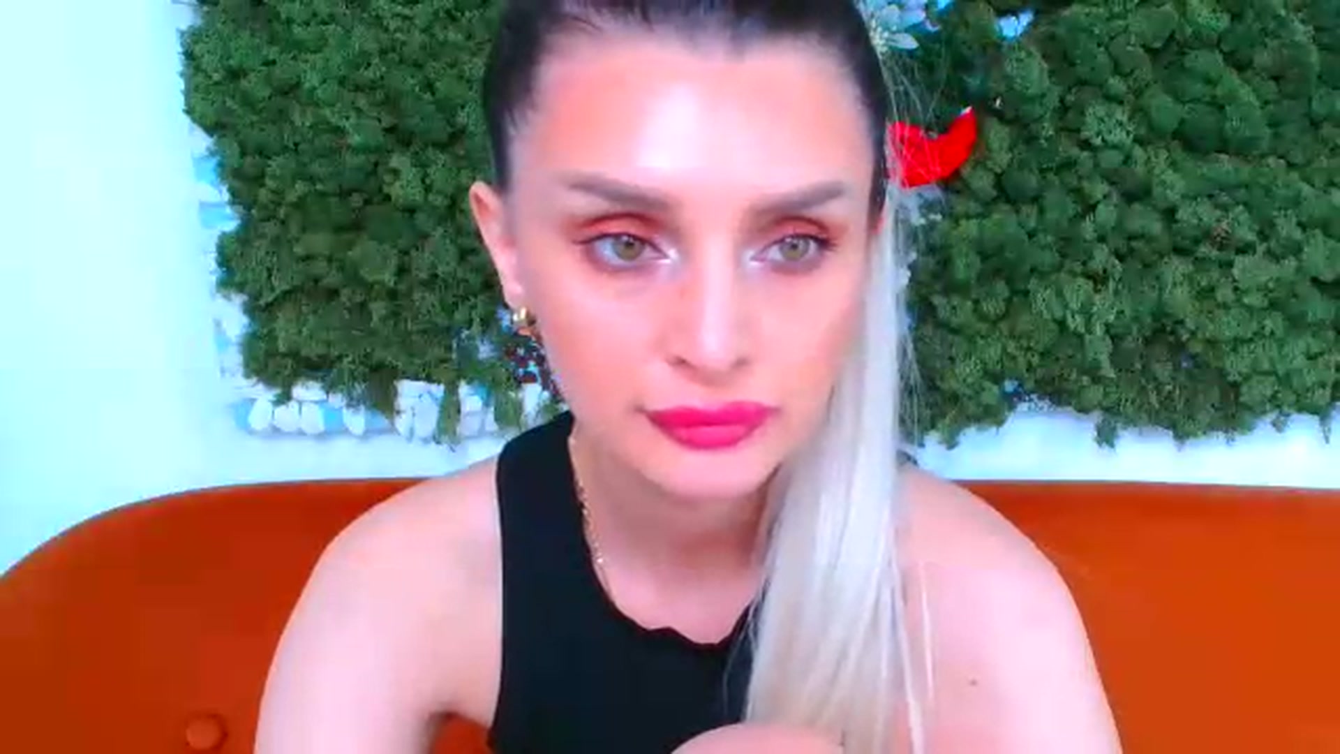 Gallery image thumbnail from GoddessKiarra's myfreecams stream on, 05/26/2026, 20:11 image 16 of 20