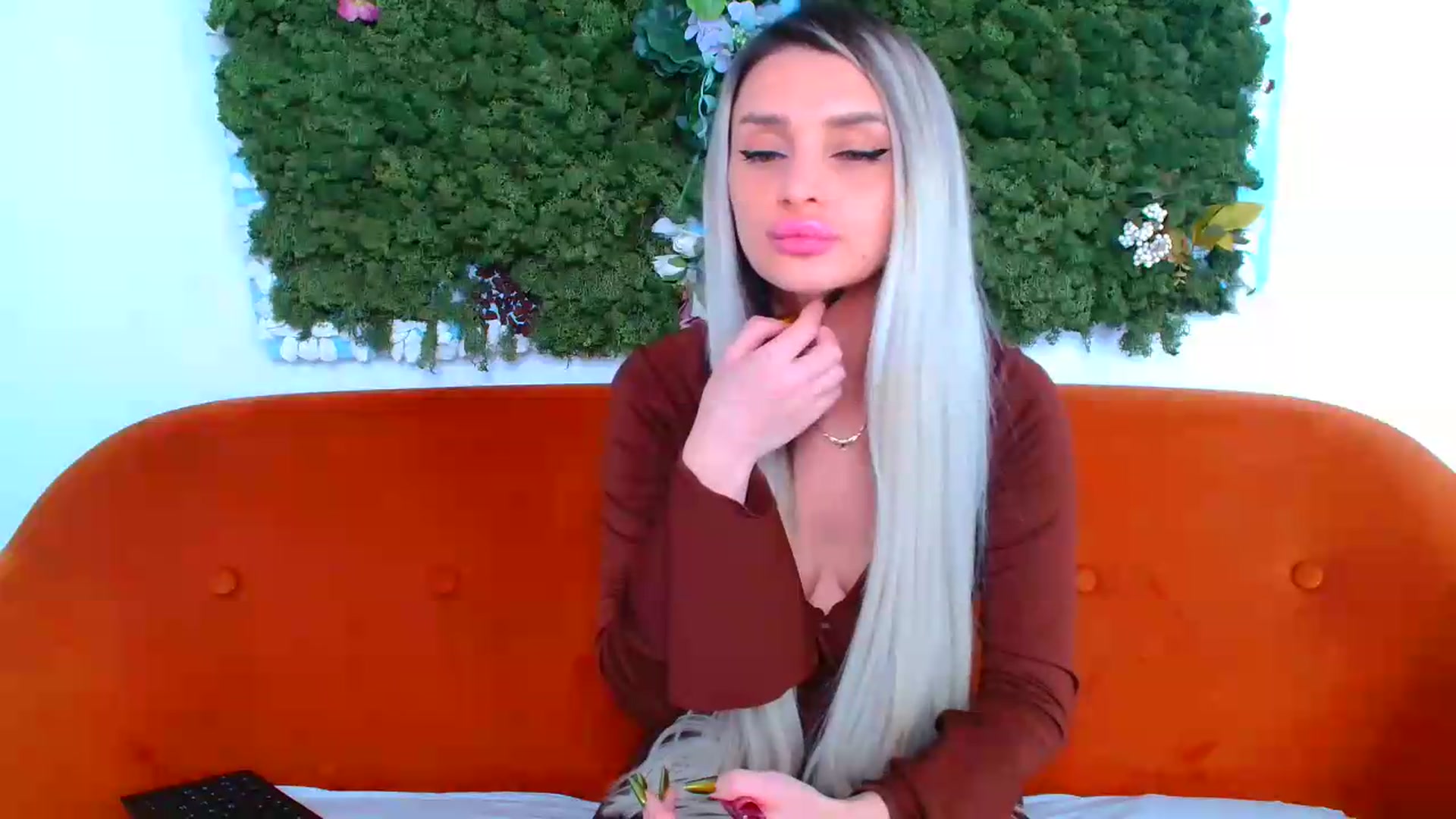 Gallery image thumbnail from GoddessKiarra's myfreecams stream on, 06/07/2026, 18:39 image 20 of 20