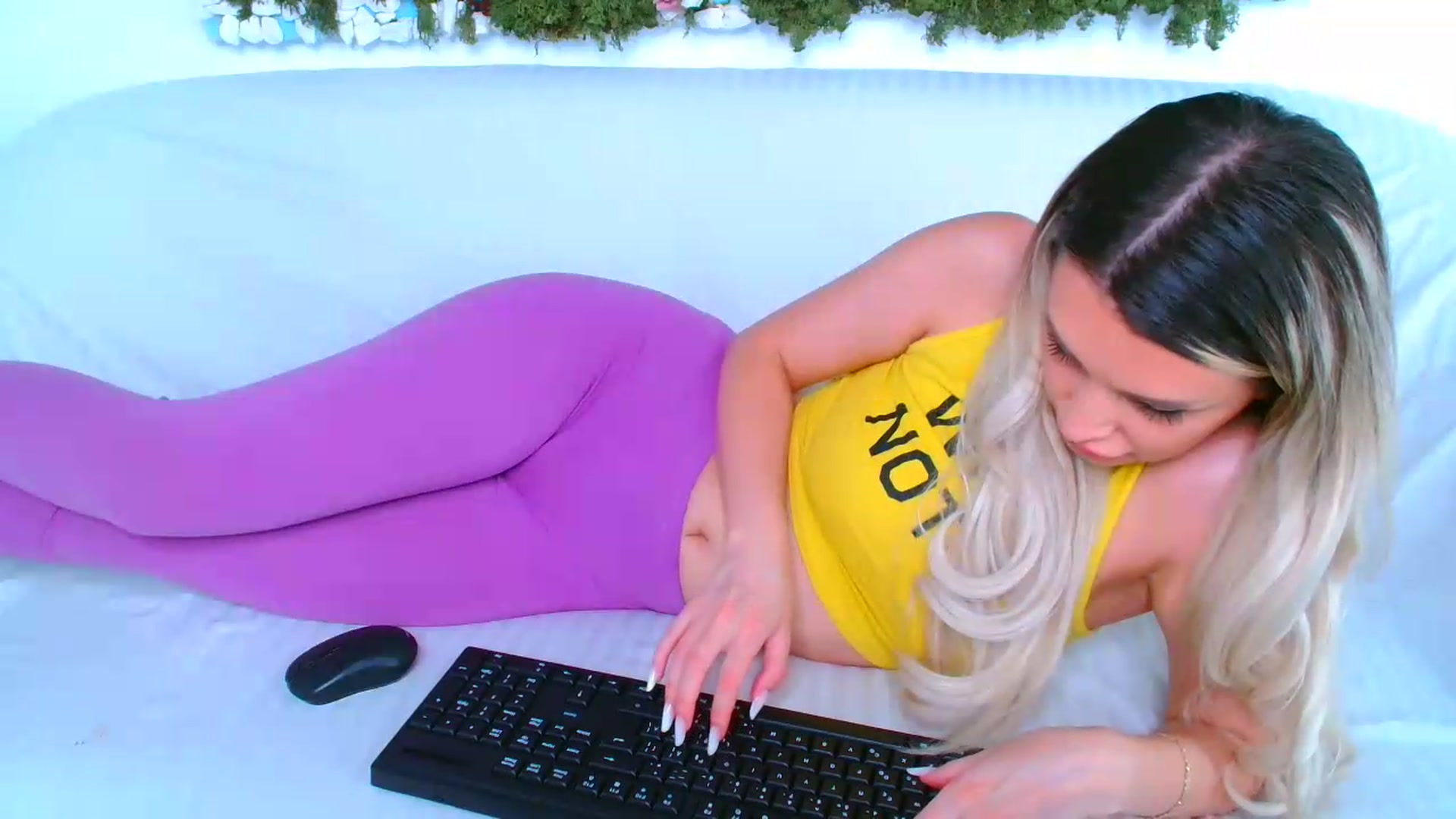 Gallery image thumbnail from GoddessKiarra's myfreecams stream on, 07/04/2026, 22:38 image 10 of 20