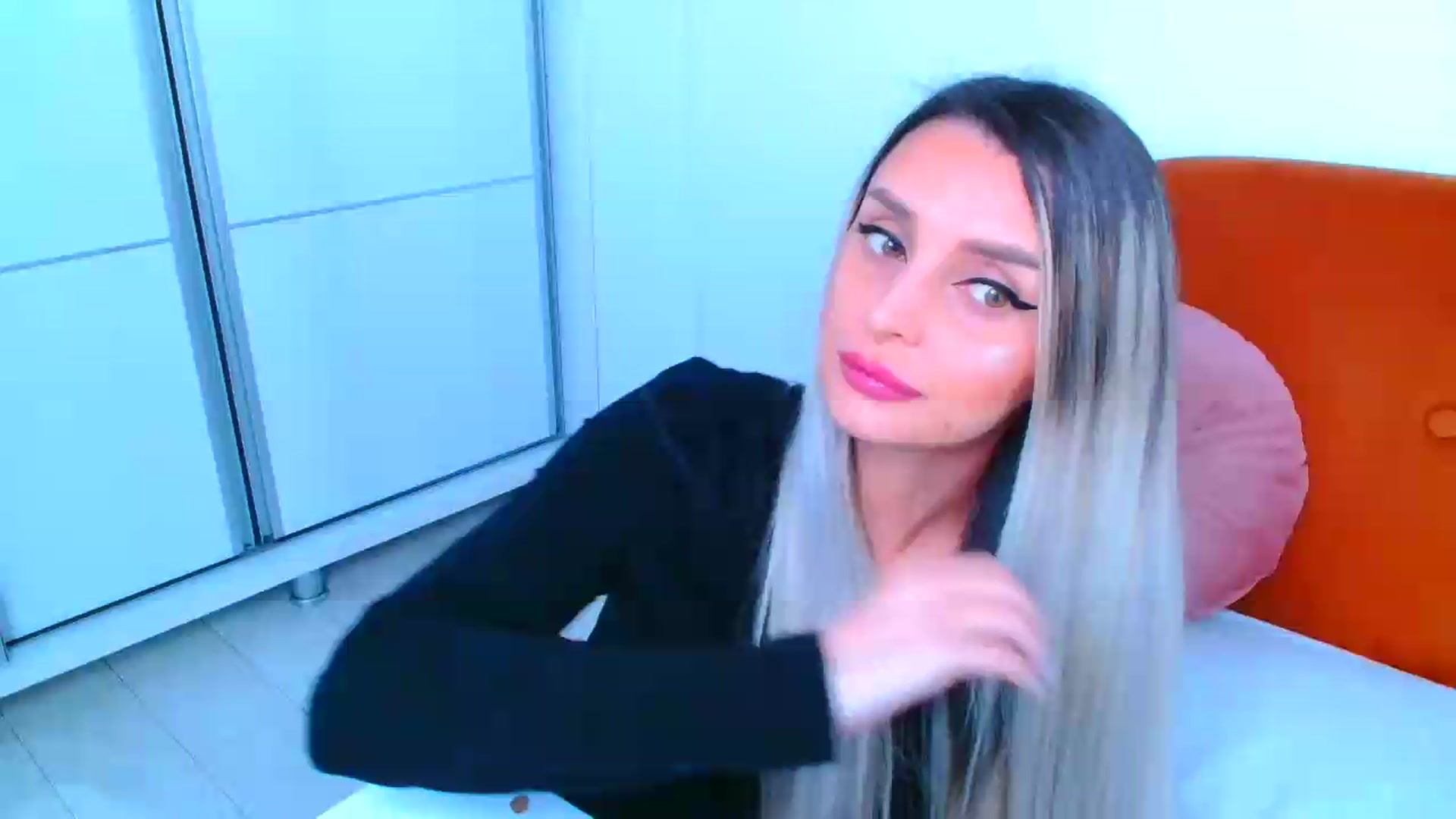 Gallery image thumbnail from GoddessKiarra's myfreecams stream on, 08/01/2026, 19:09 image 17 of 20