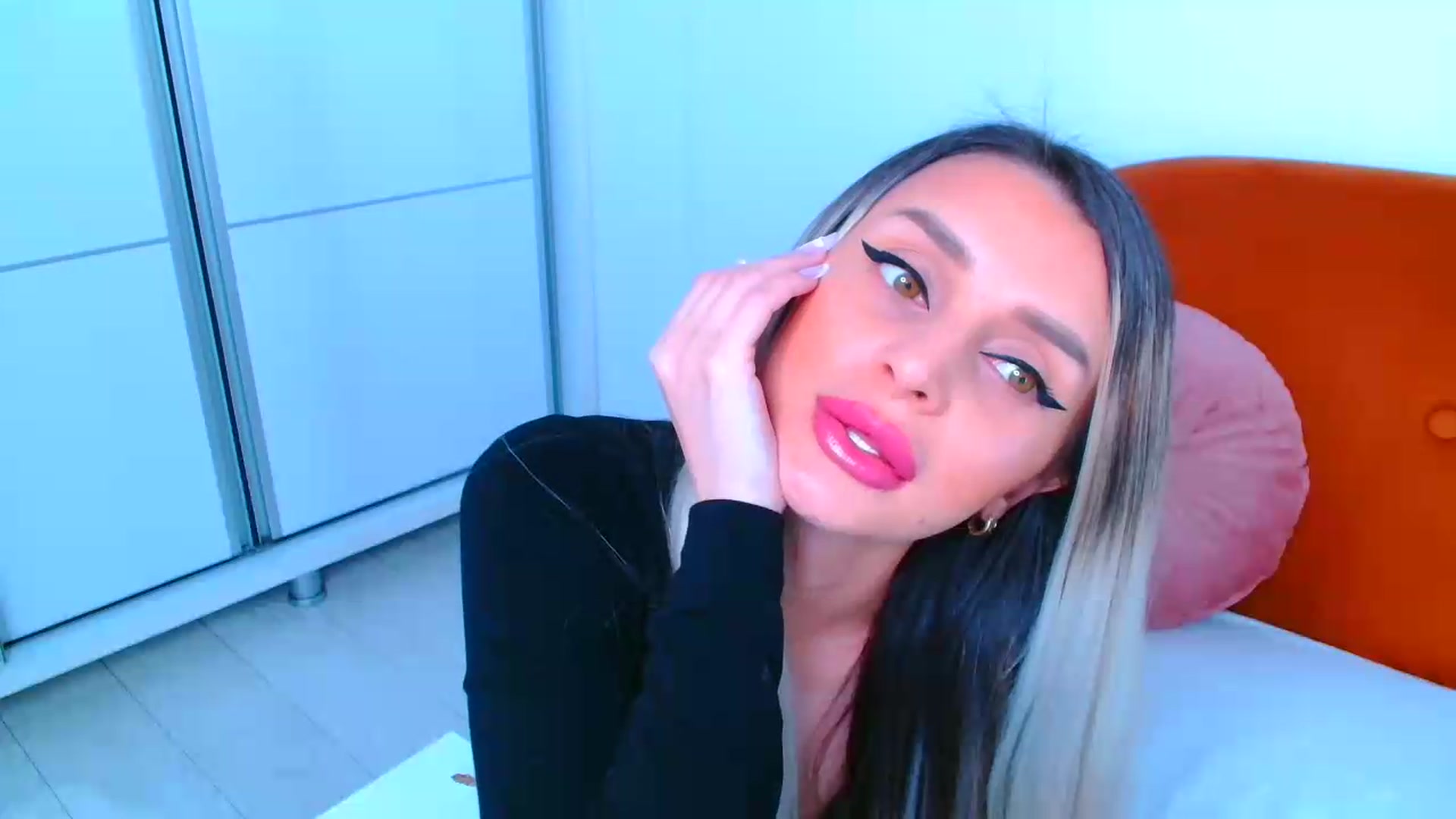 Gallery image thumbnail from GoddessKiarra's myfreecams stream on, 08/01/2026, 19:09 image 14 of 20