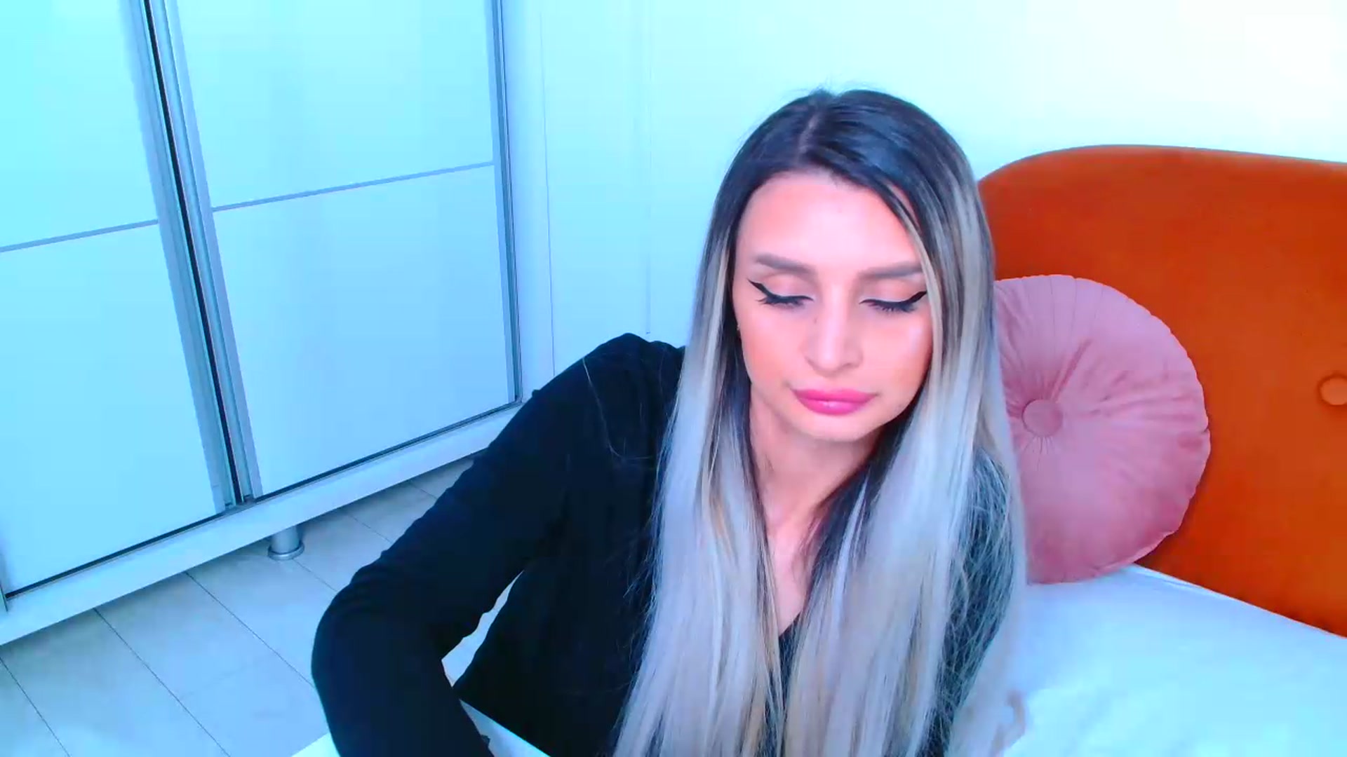 Gallery image thumbnail from GoddessKiarra's myfreecams stream on, 08/01/2026, 19:09 image 16 of 20