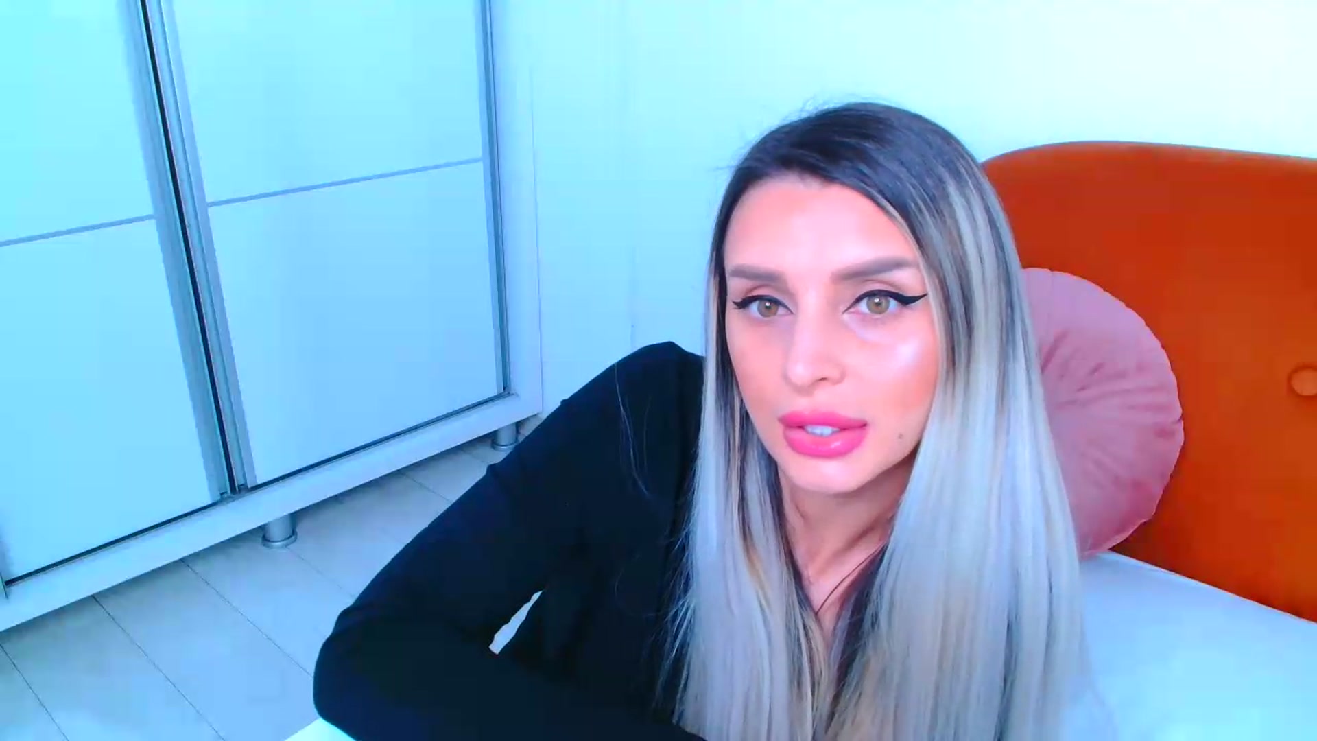 Gallery image thumbnail from GoddessKiarra's myfreecams stream on, 08/01/2026, 19:09 image 18 of 20