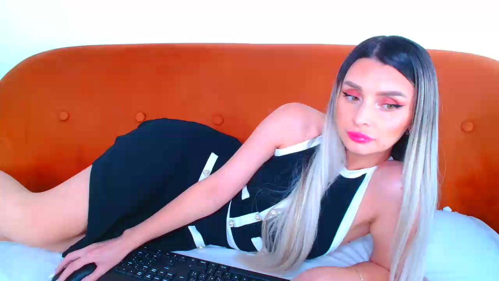 Gallery image thumbnail from GoddessKiarra's myfreecams stream on, 08/17/2026, 20:14 image 13 of 20